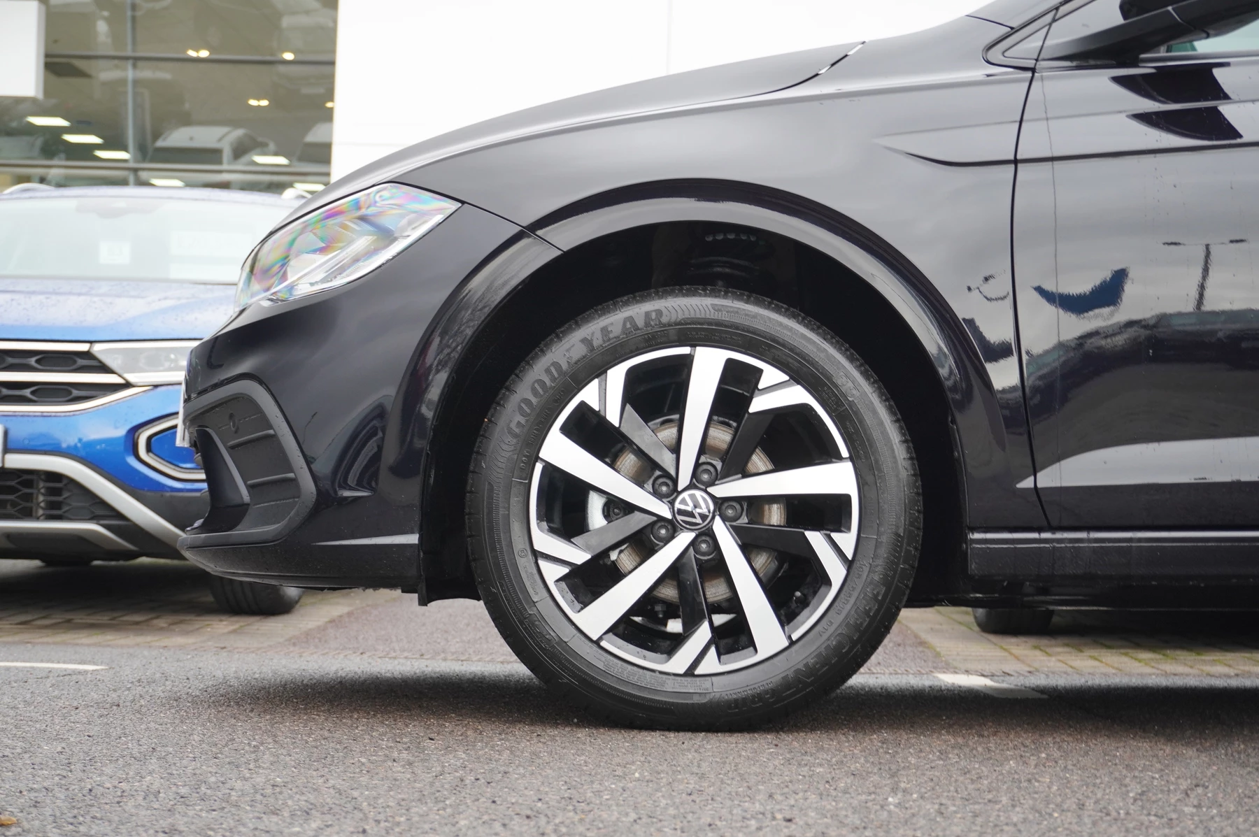 Volkswagen-Polo-image-4