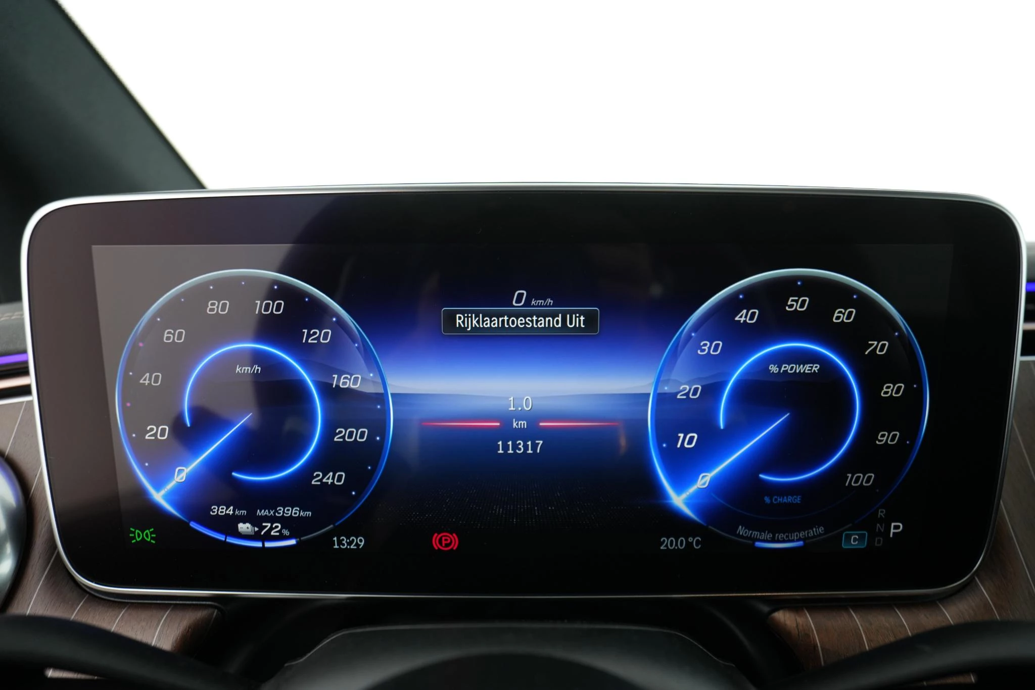 Mercedes-Benz-EQE-image-5