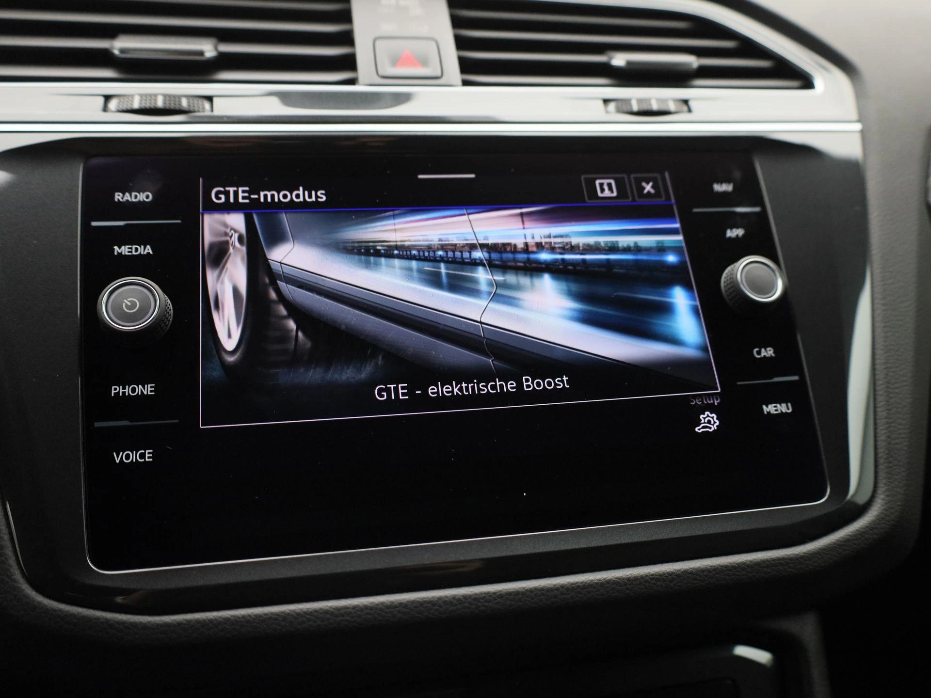 Volkswagen-Tiguan-image-32