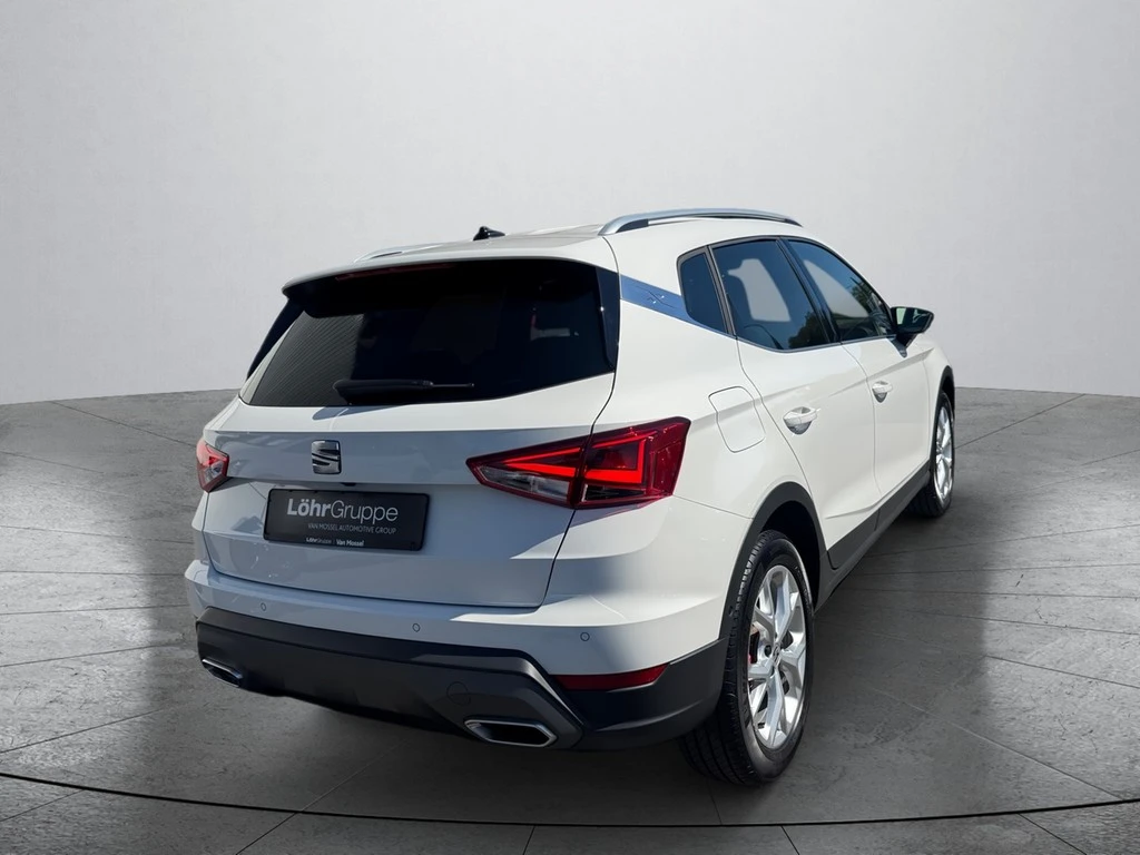 SEAT-Arona-image-4