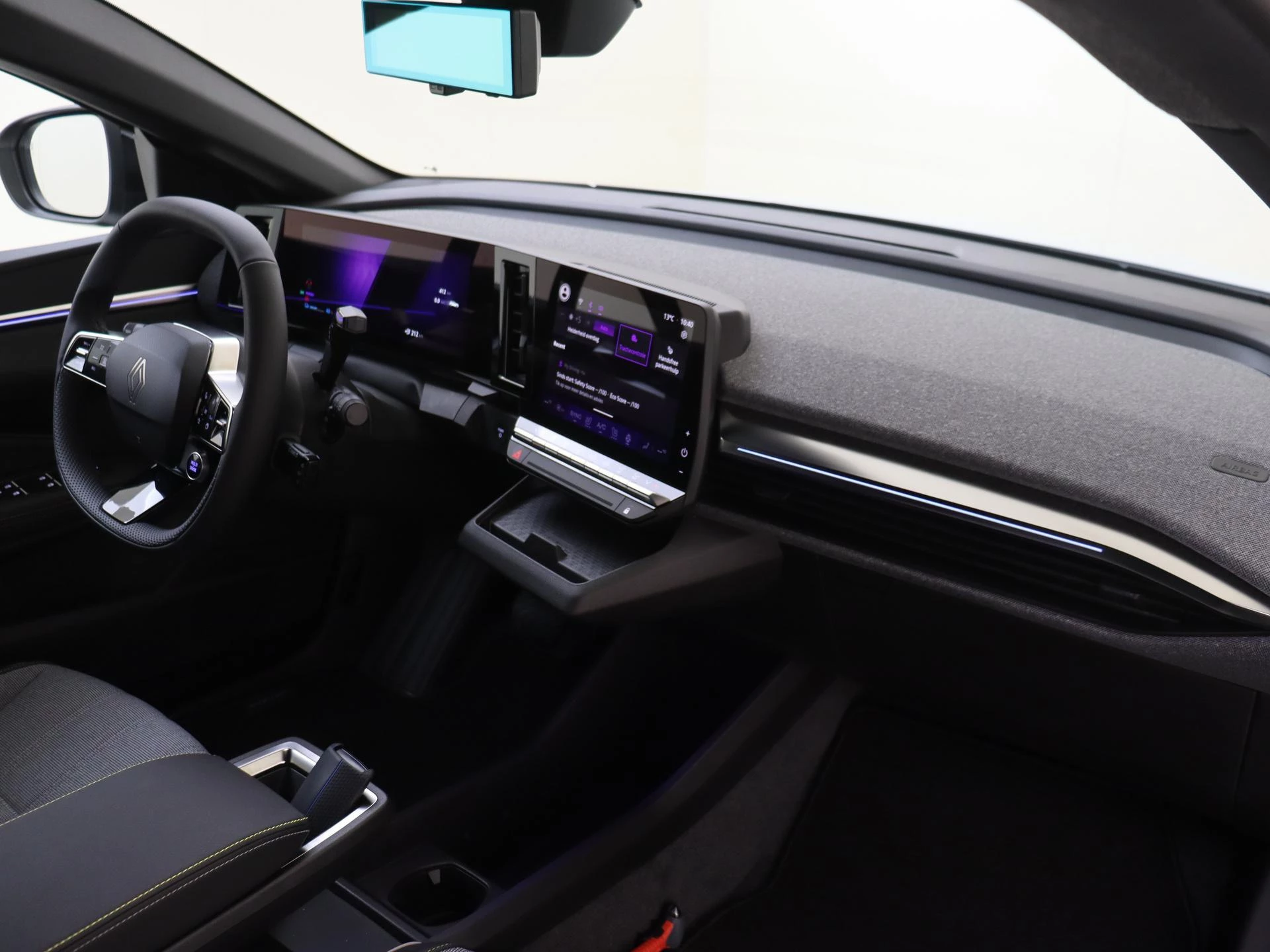Renault-Megane E-Tech-image-6