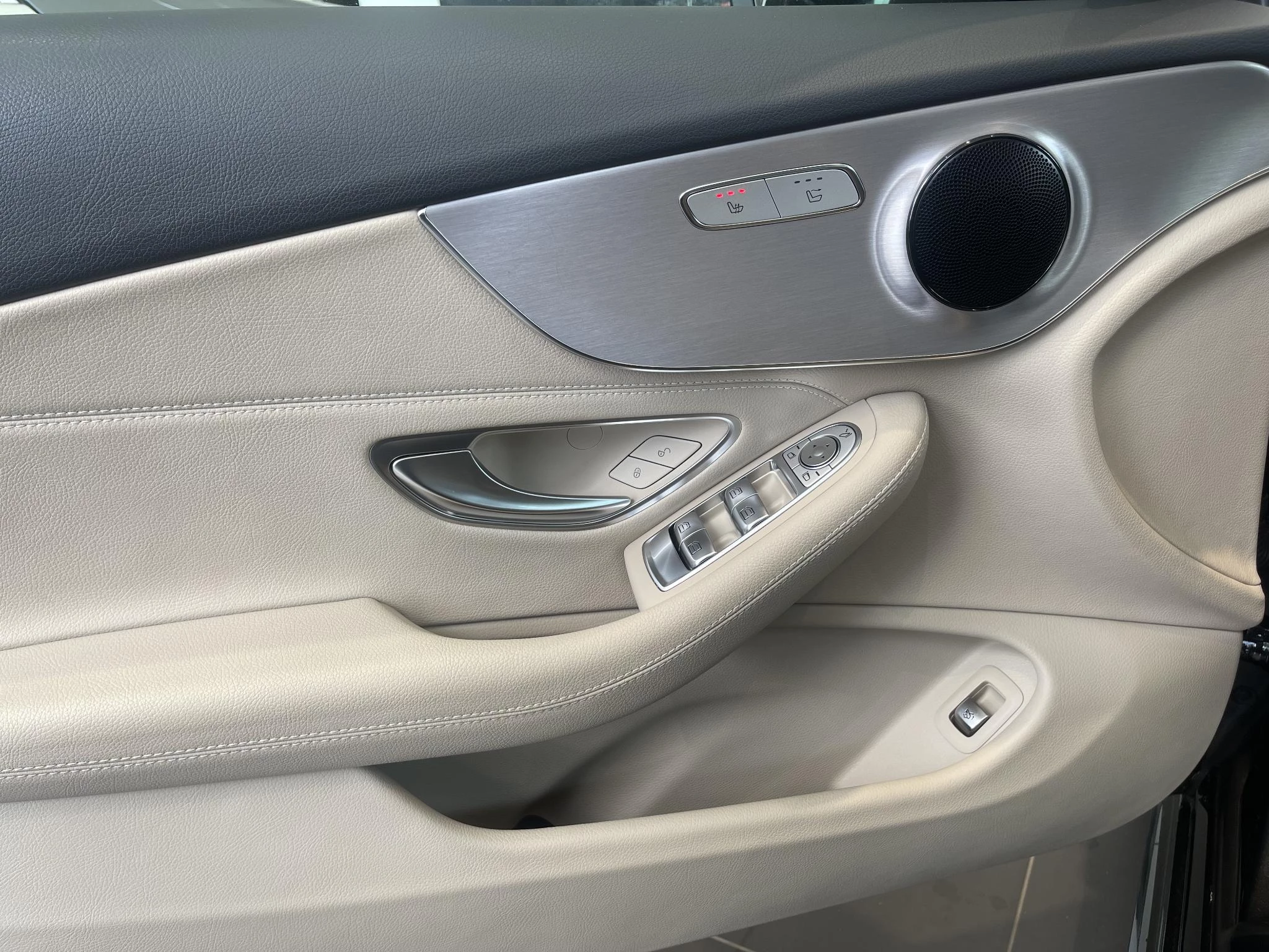 Mercedes-Benz Classe C 180 Cabriolet + AMG LINE + LEDER + CARPLAY +