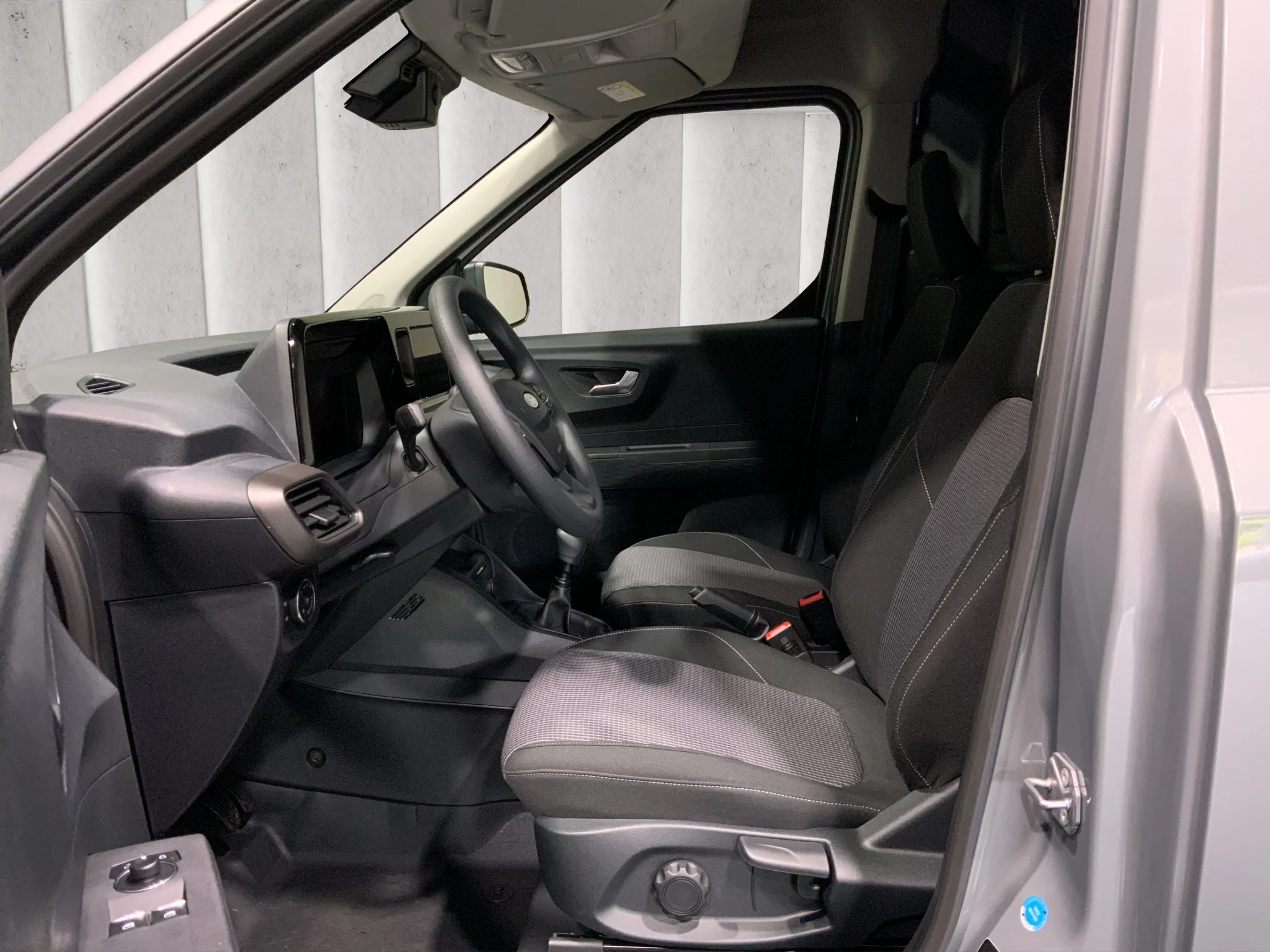 Ford-Transit Courier-image-9
