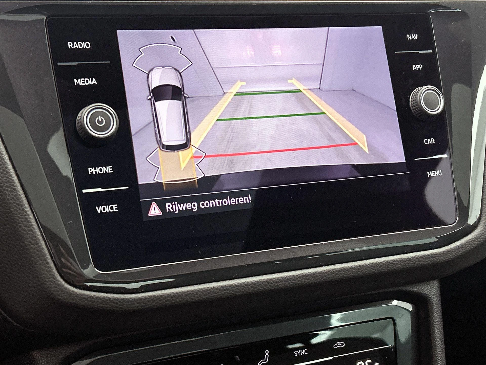 Volkswagen-Tiguan-image-18