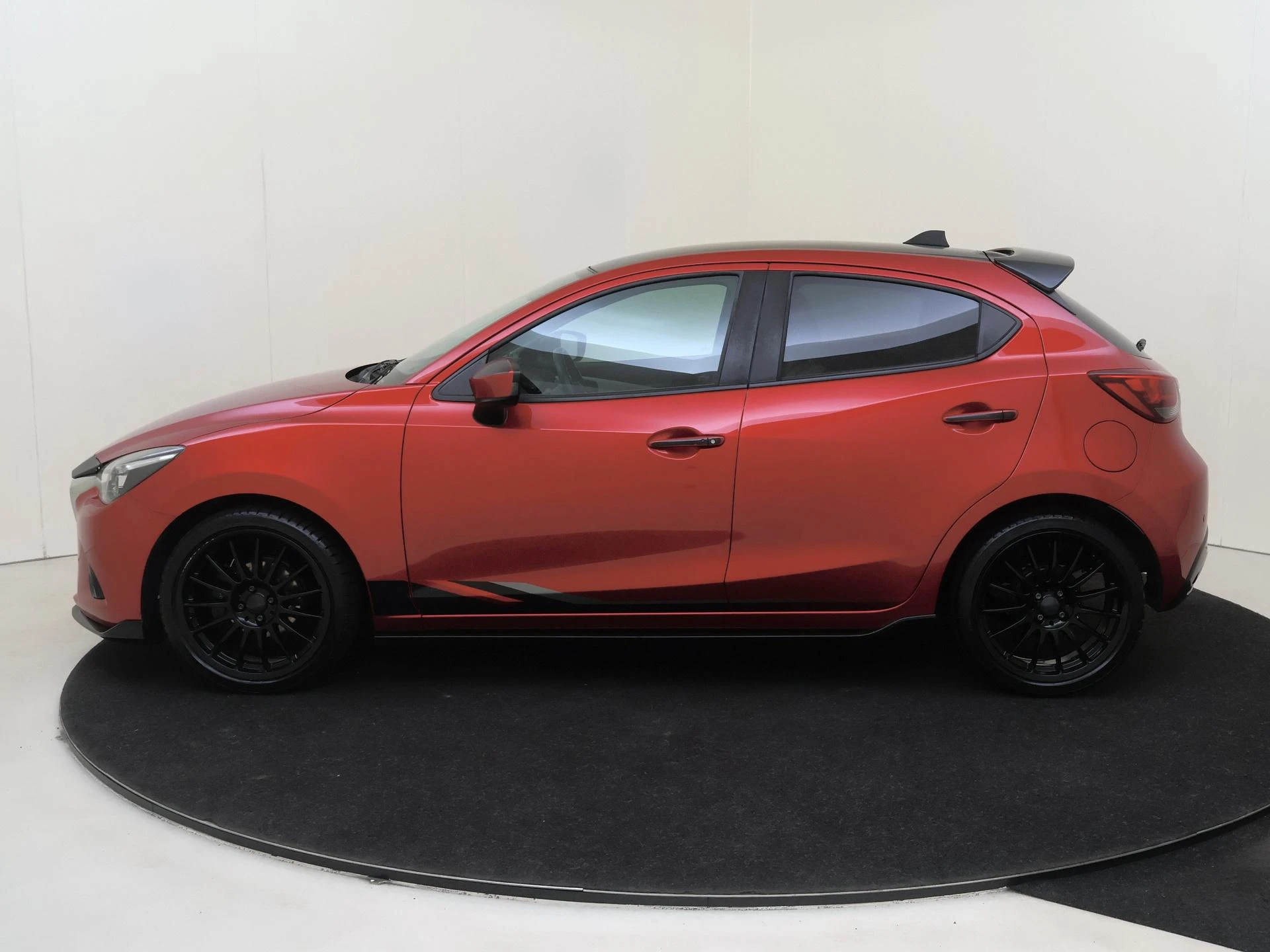 Mazda-2-image-3