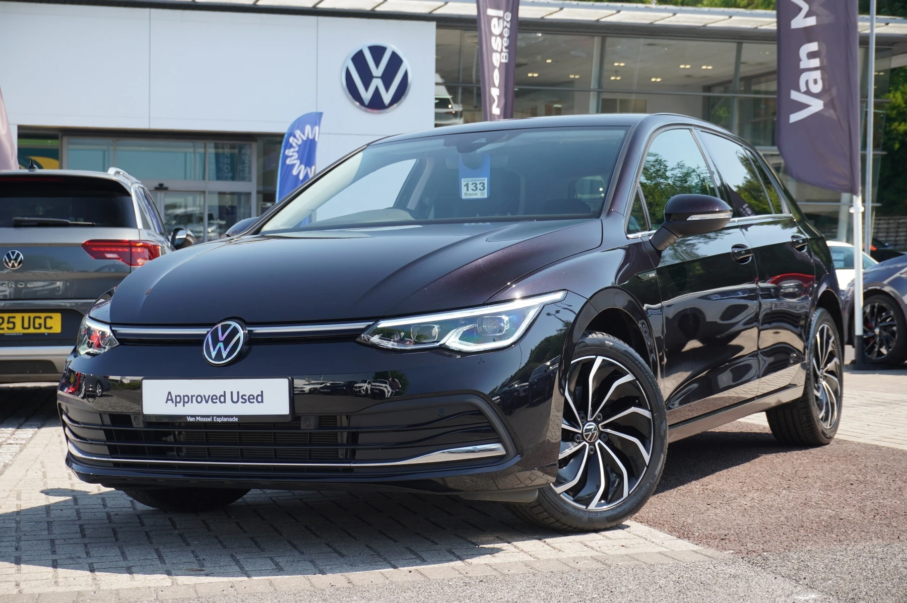 Volkswagen-Golf-image-41