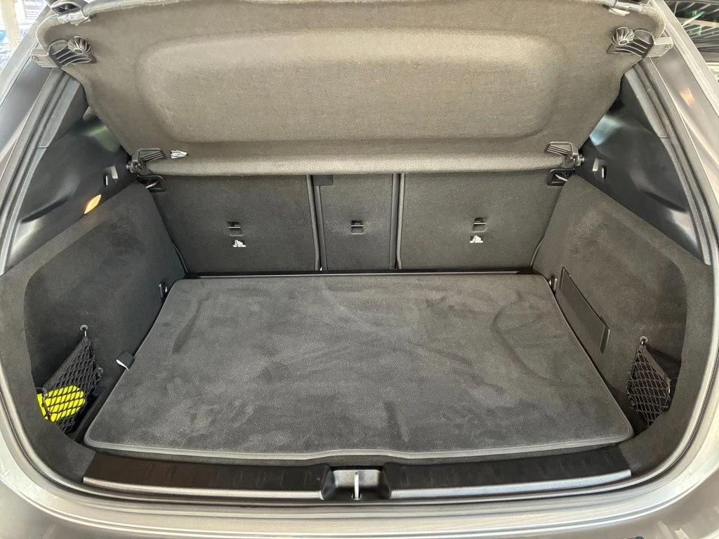 Mercedes-Benz-GLA 200 d-image-13