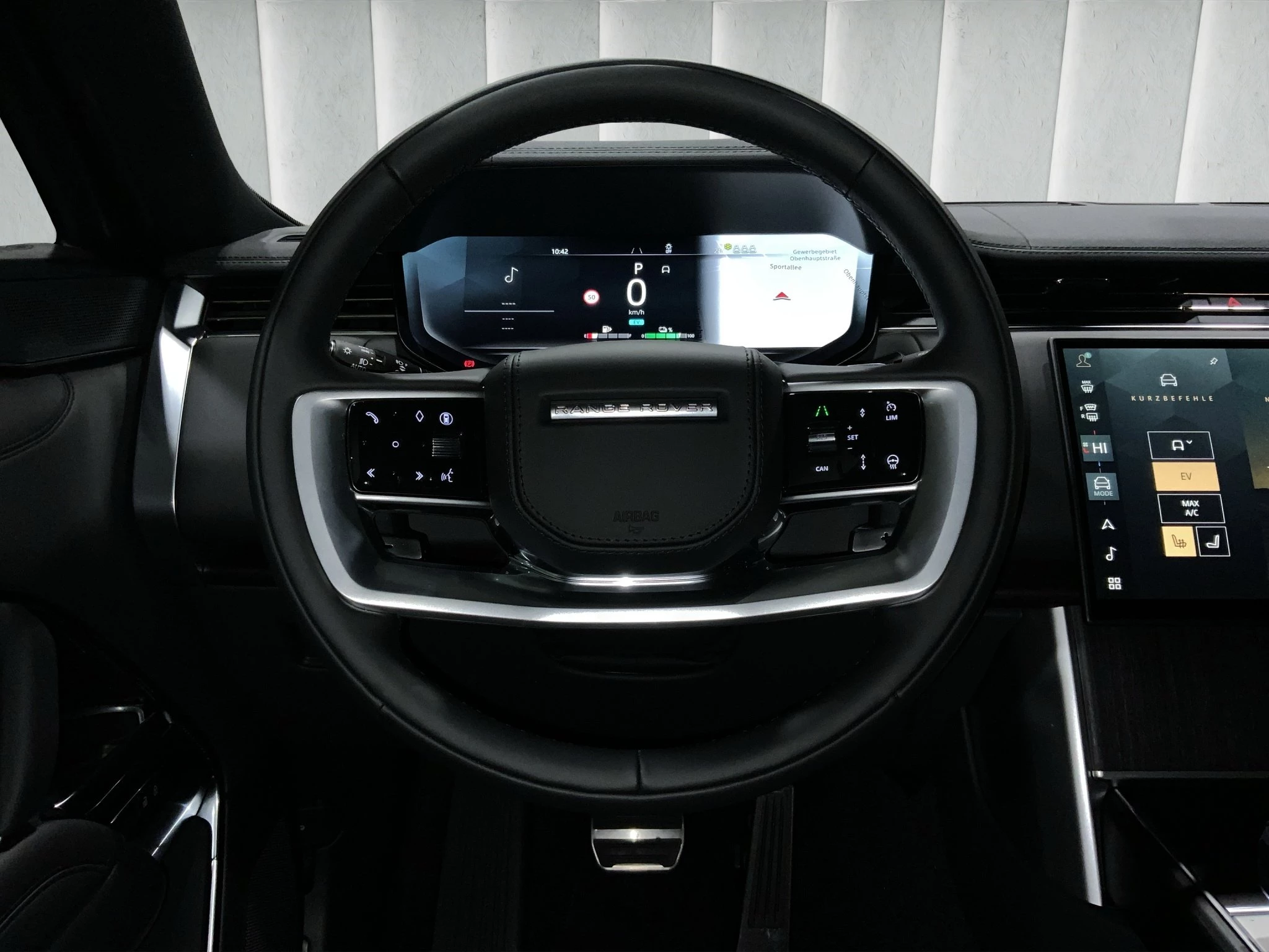Land Rover Range Rover HSE P460e 22 | Pano | AHK | Black Pack