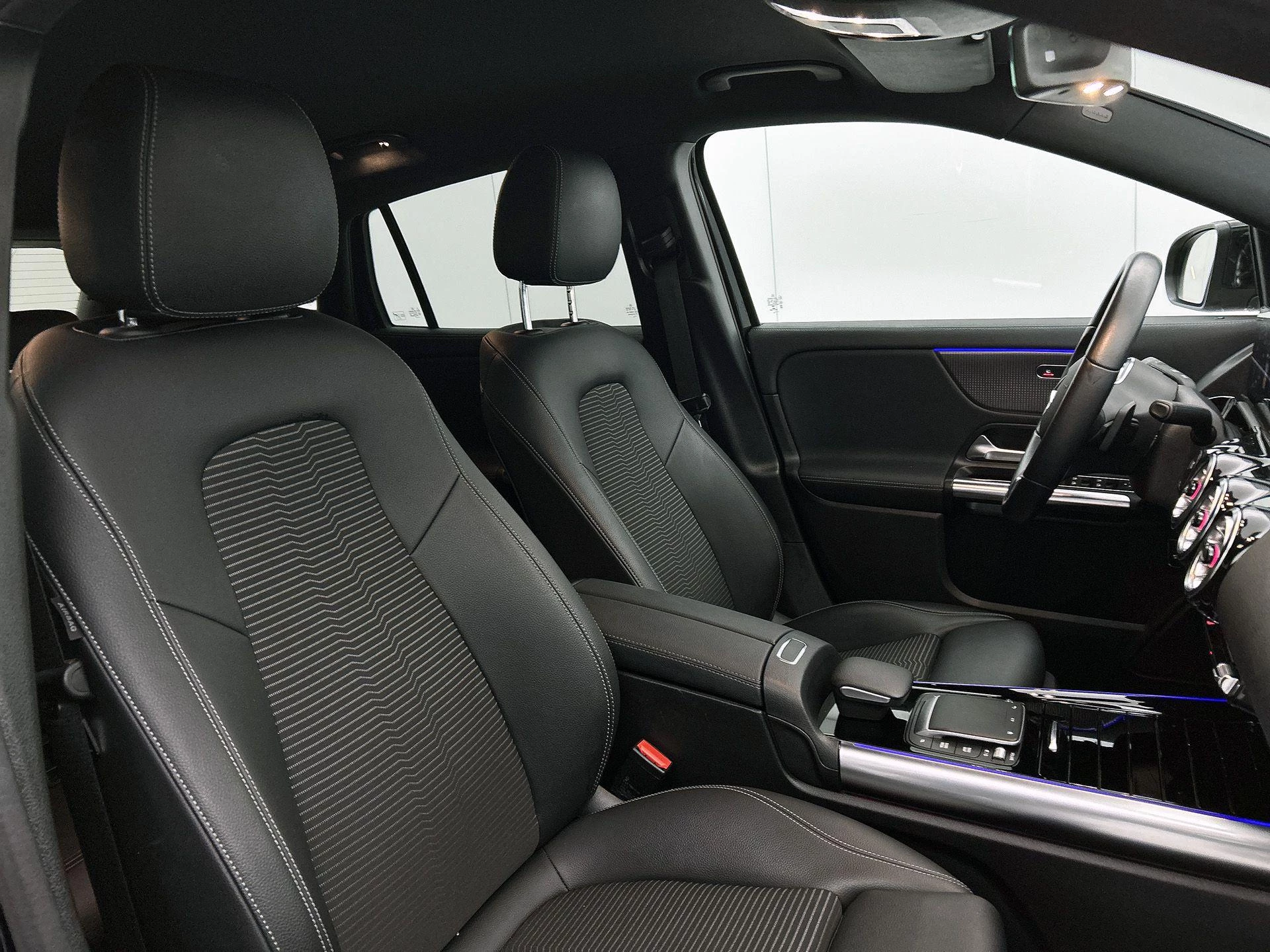 Mercedes-Benz-EQA-image-33