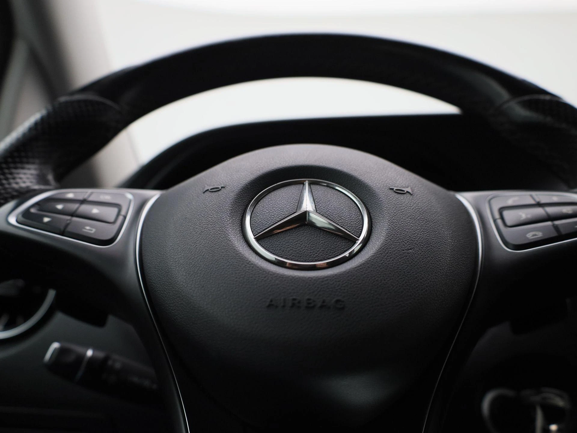 Mercedes-Benz-Vito-image-24