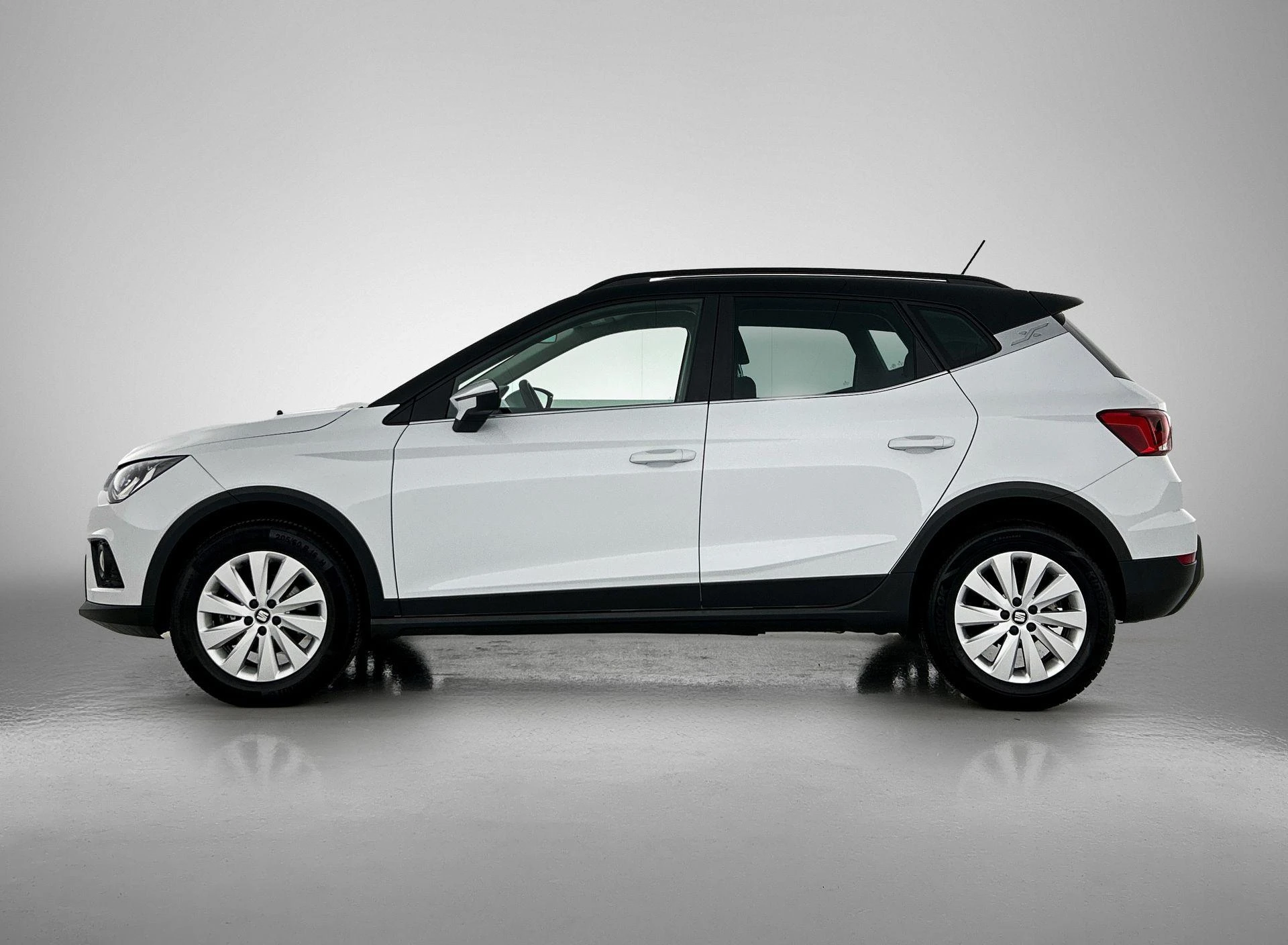 SEAT-Arona-image-1