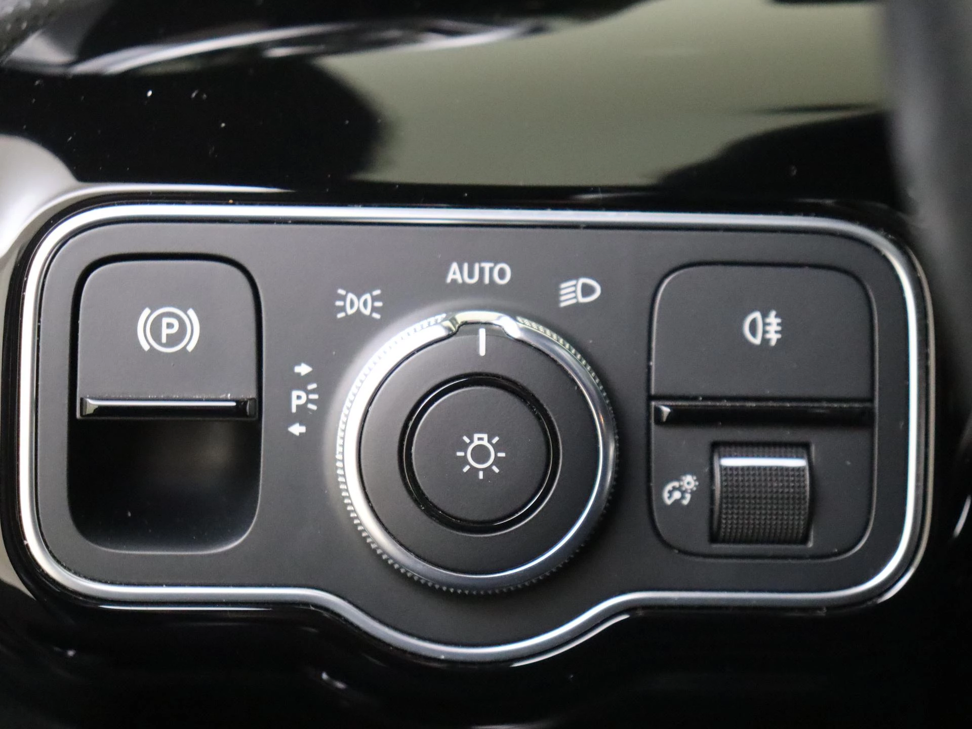 Mercedes-Benz-CLA-image-24