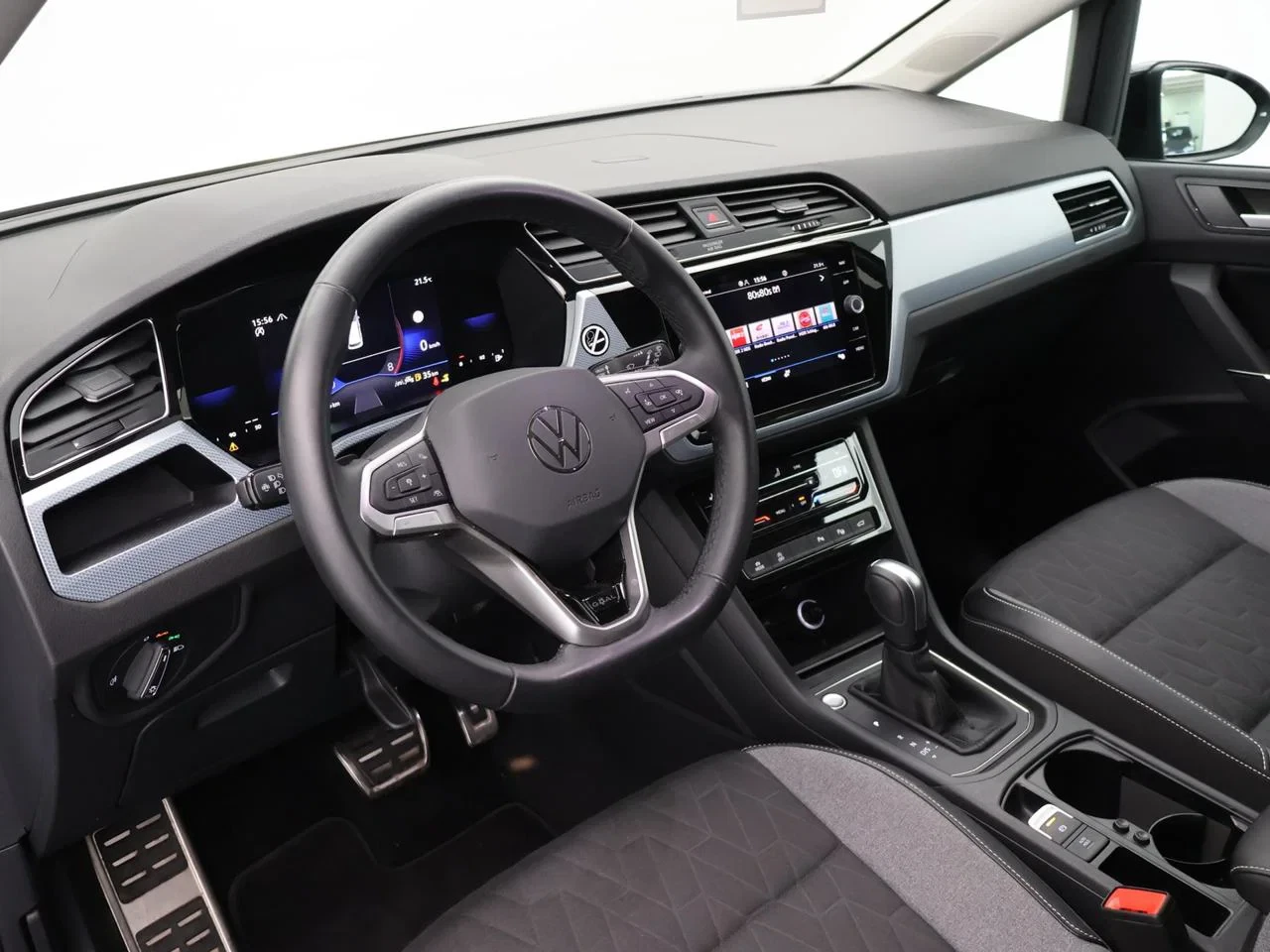 Volkswagen-Touran-image-7
