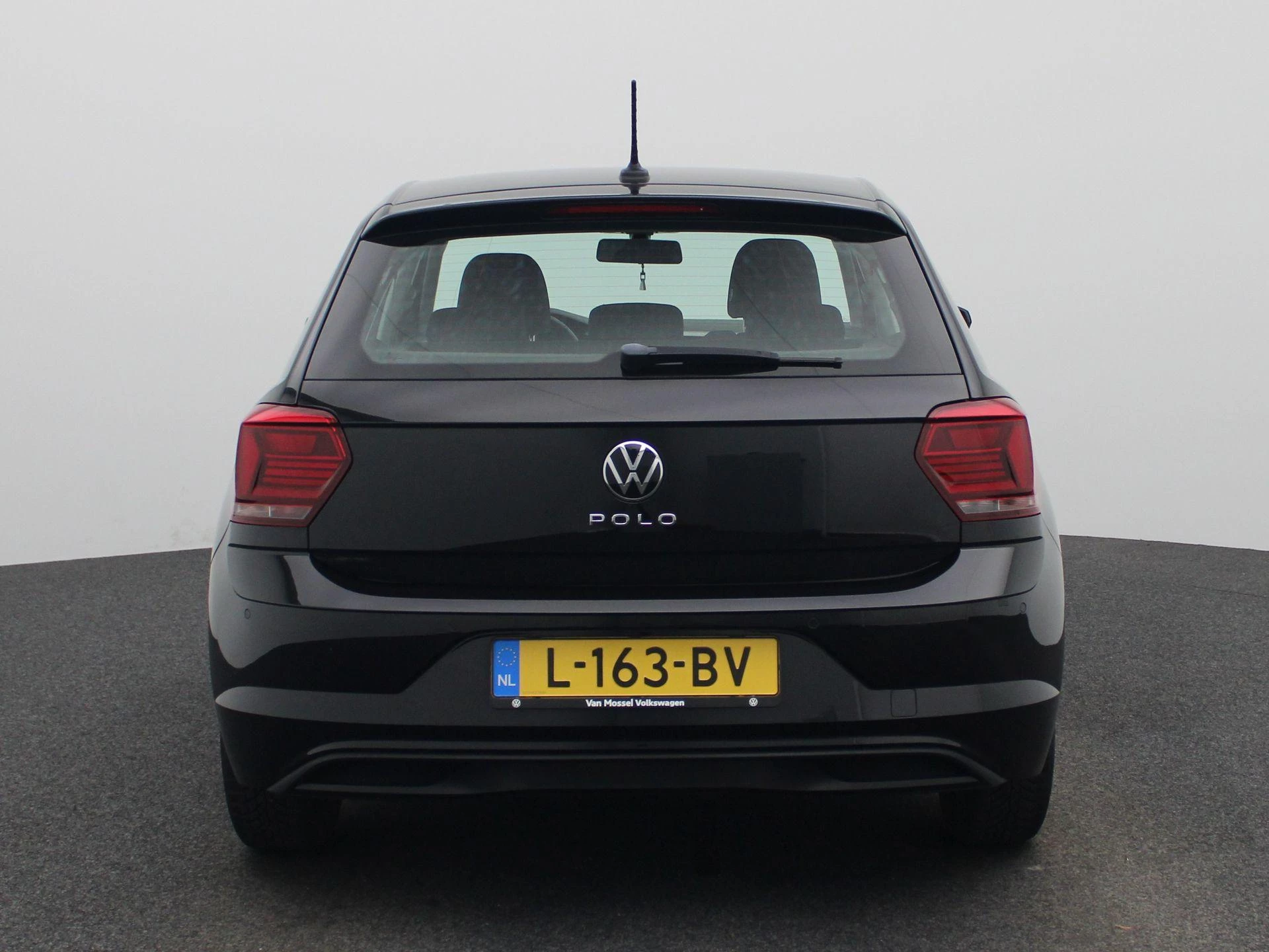 Volkswagen-Polo-image-4
