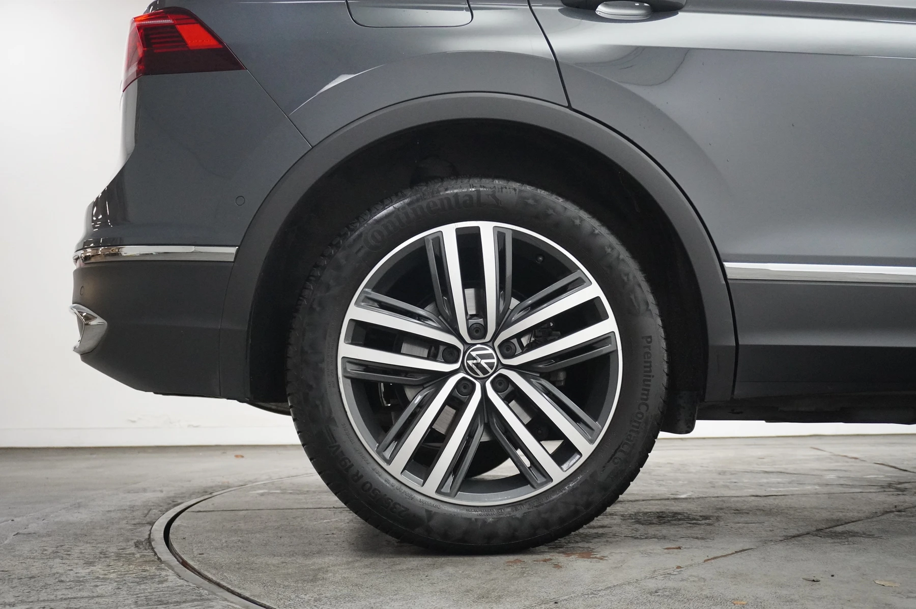 Volkswagen-Tiguan-image-21