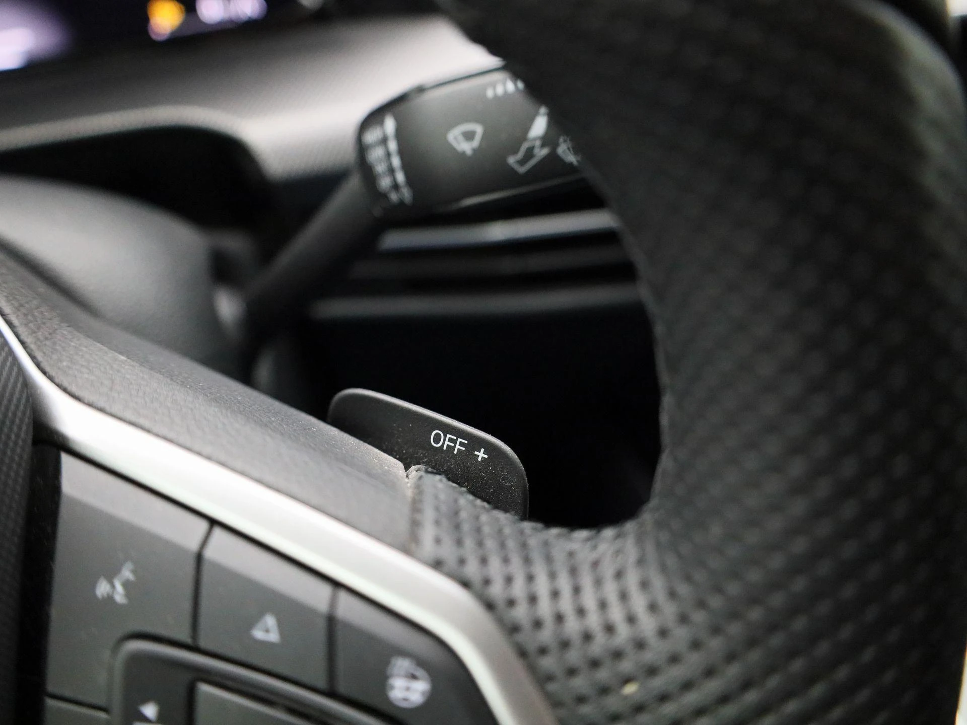 Volkswagen Golf 1.5 eTSI R-Line Edition