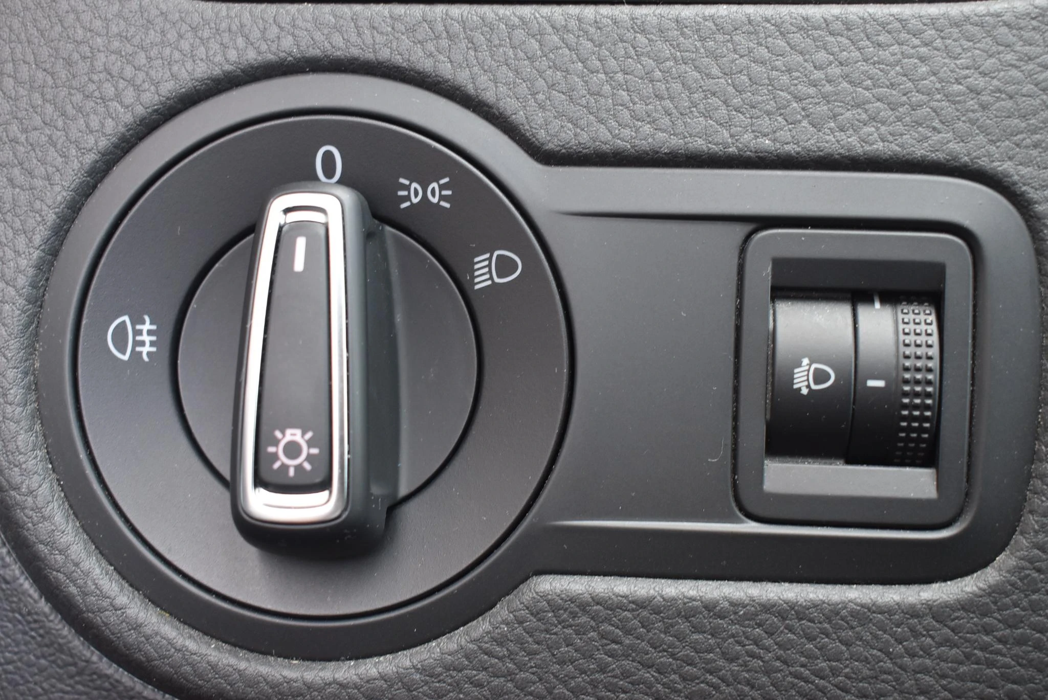 Volkswagen-Polo-image-18