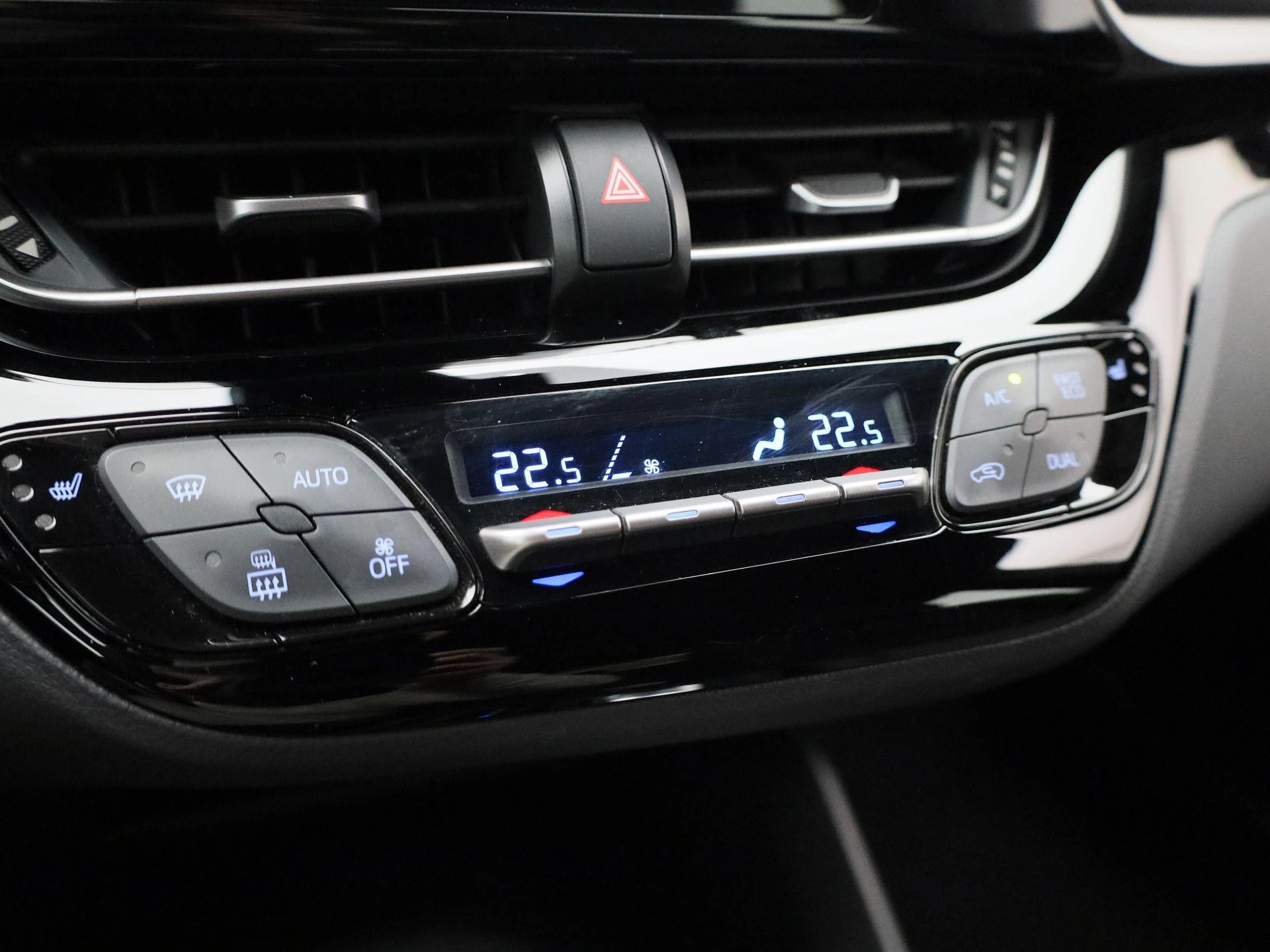 Toyota-C-HR-image-28