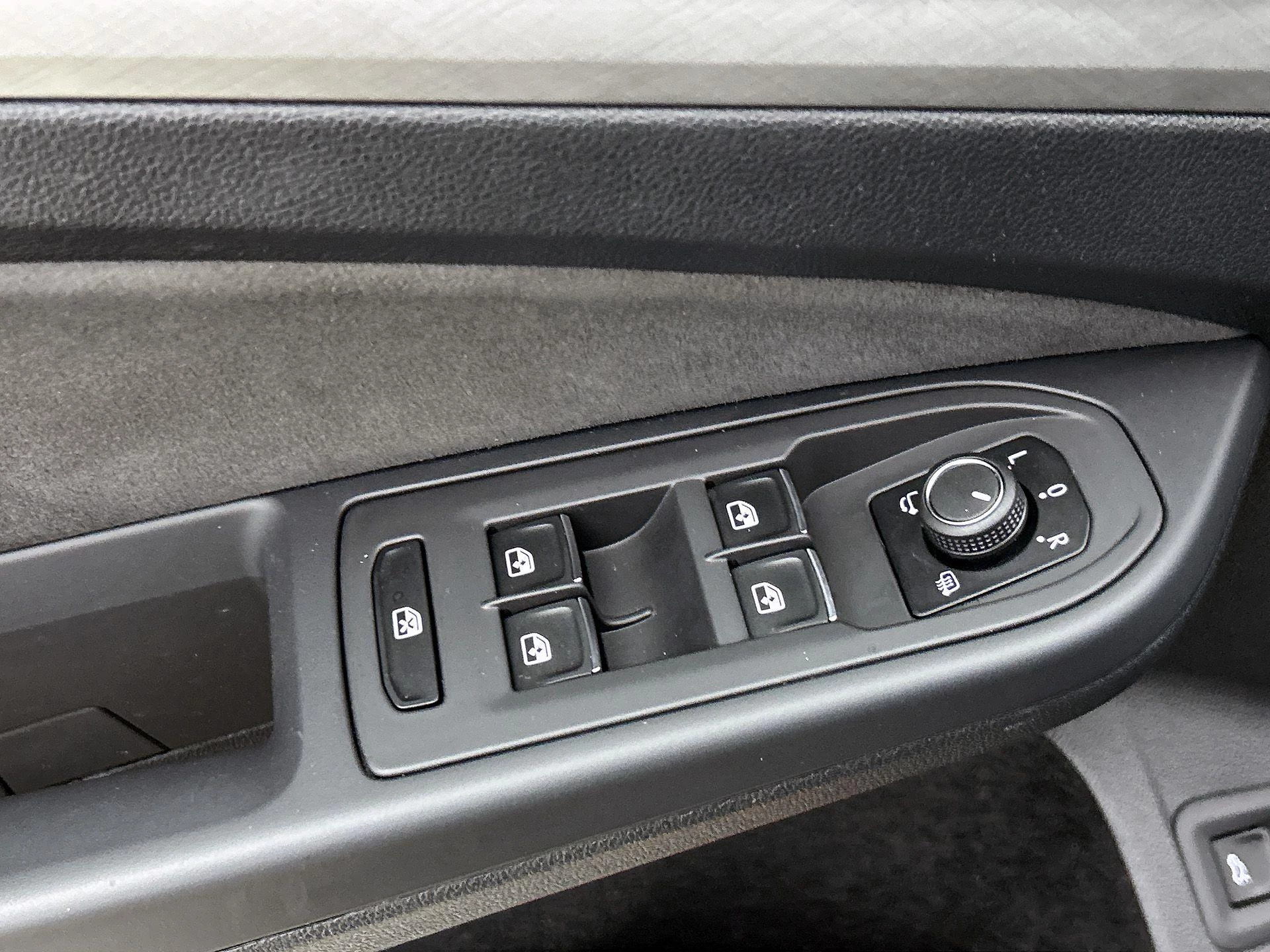 Volkswagen-Golf-image-38