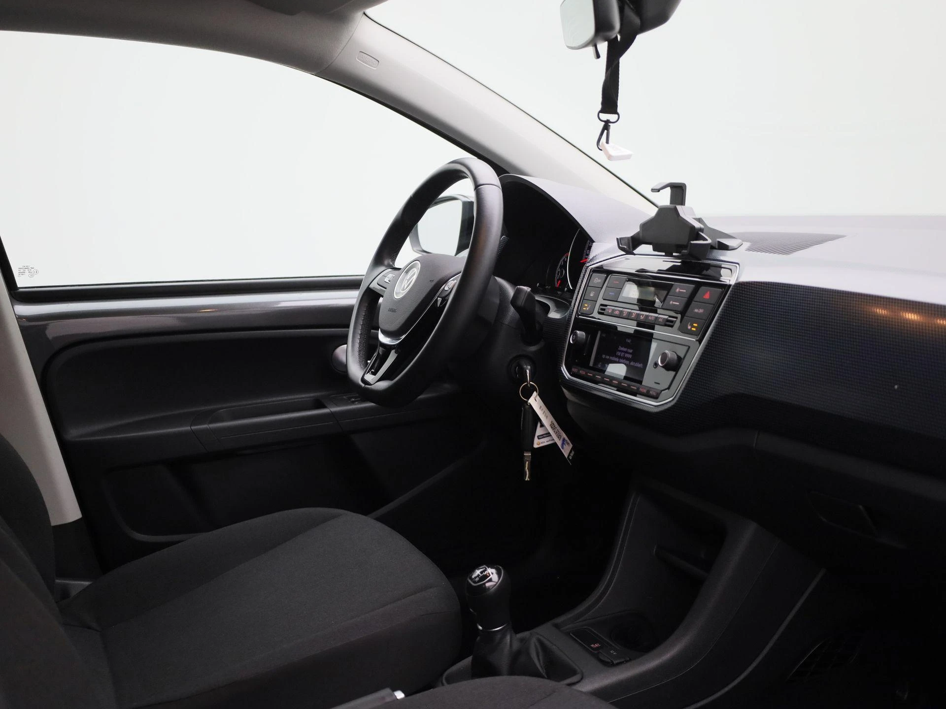 Volkswagen-up!-image-27