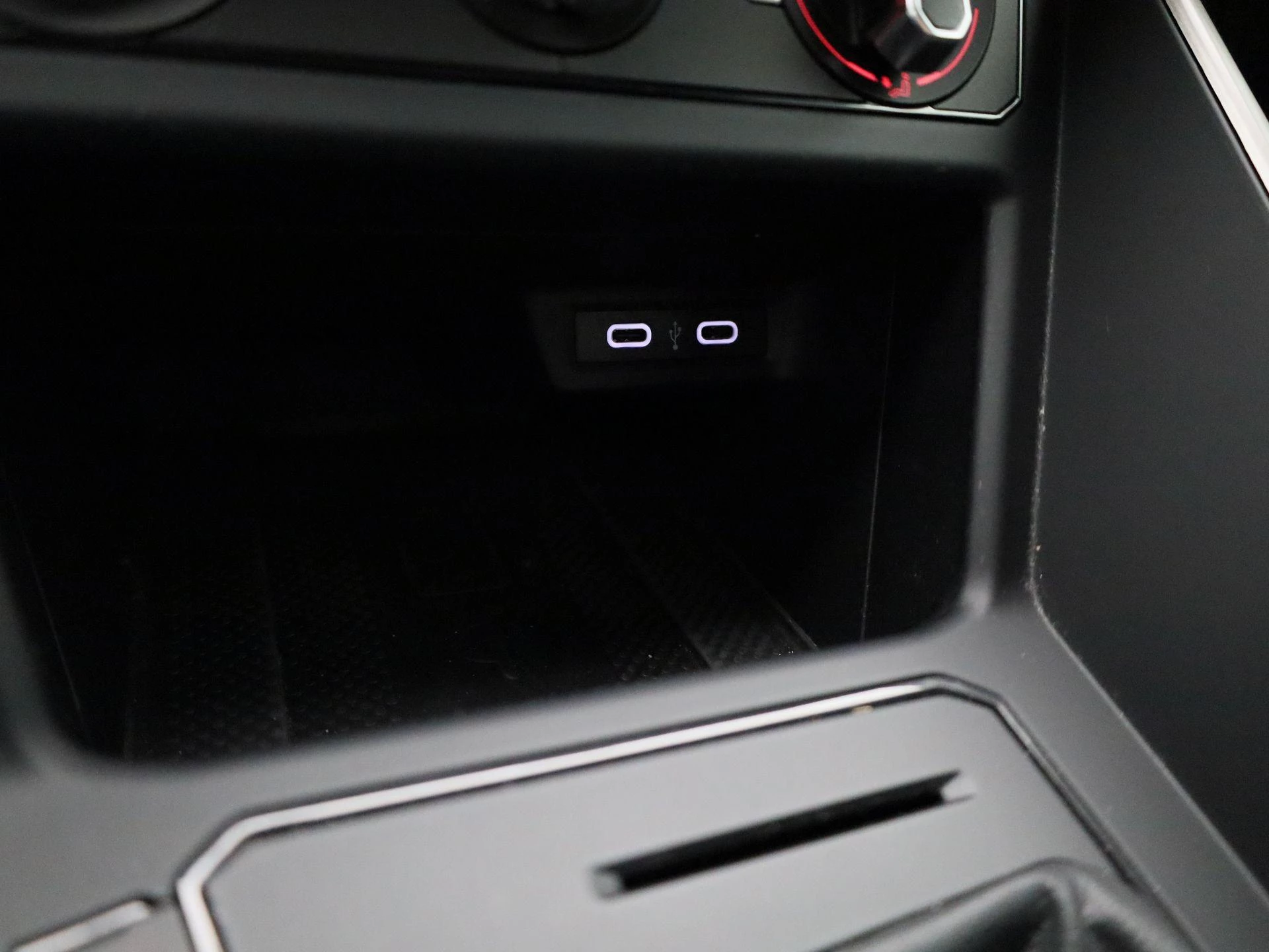 Volkswagen-Polo-image-25