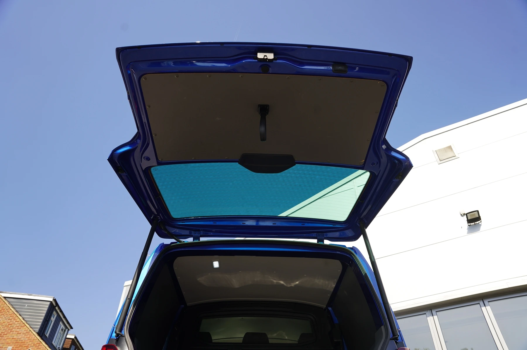 Volkswagen-Transporter-image-28