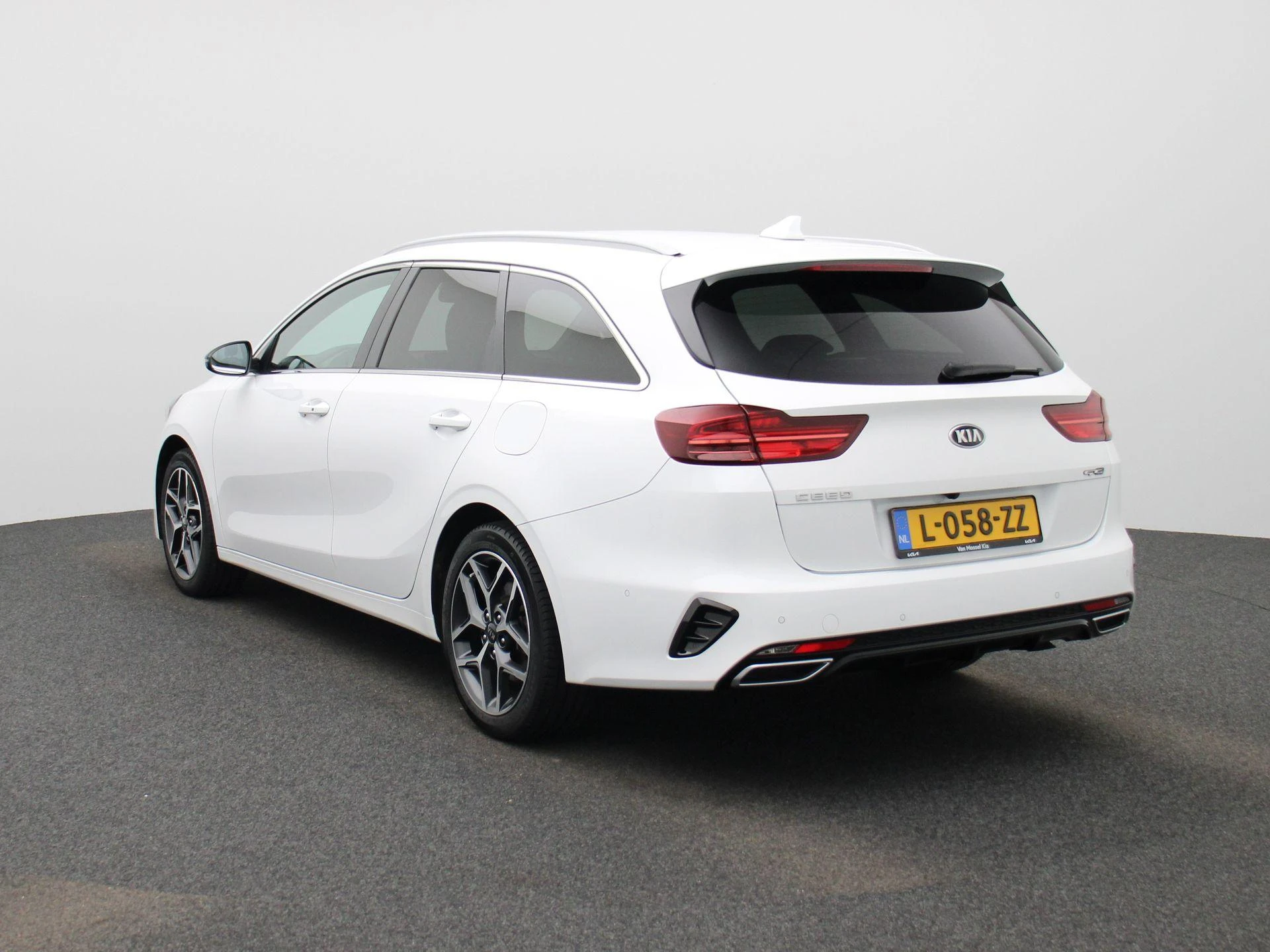 Kia-Ceed Sportswagon-image-1