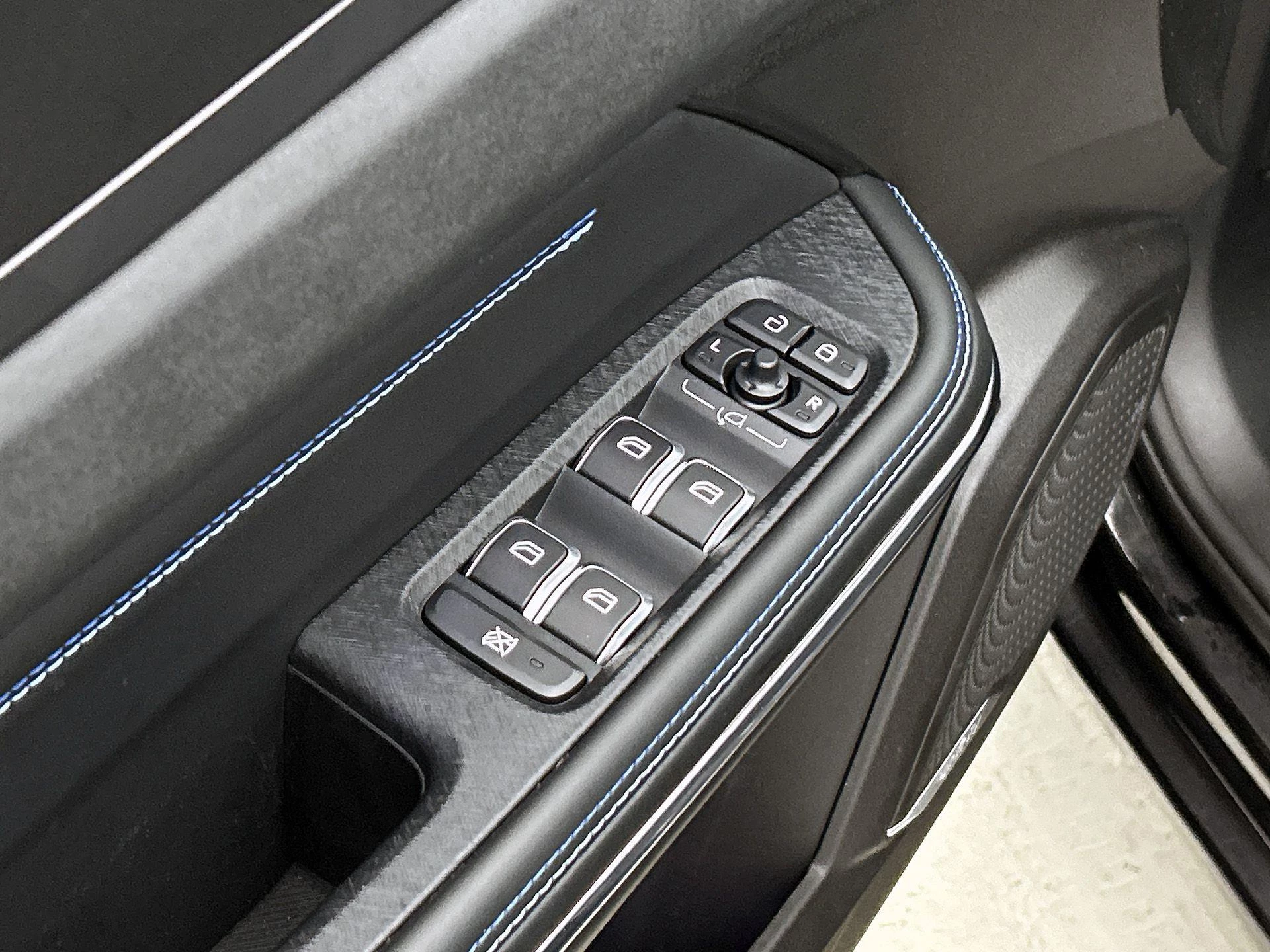 Lynk & Co-01-image-35