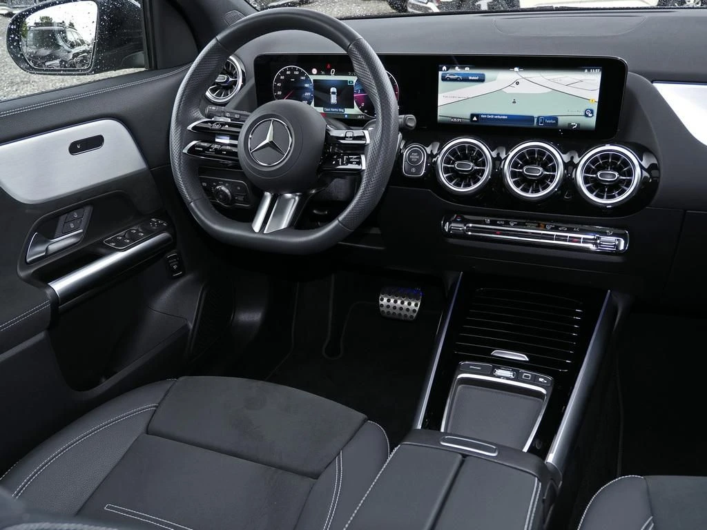 Mercedes-Benz-GLA 200 d-image-10