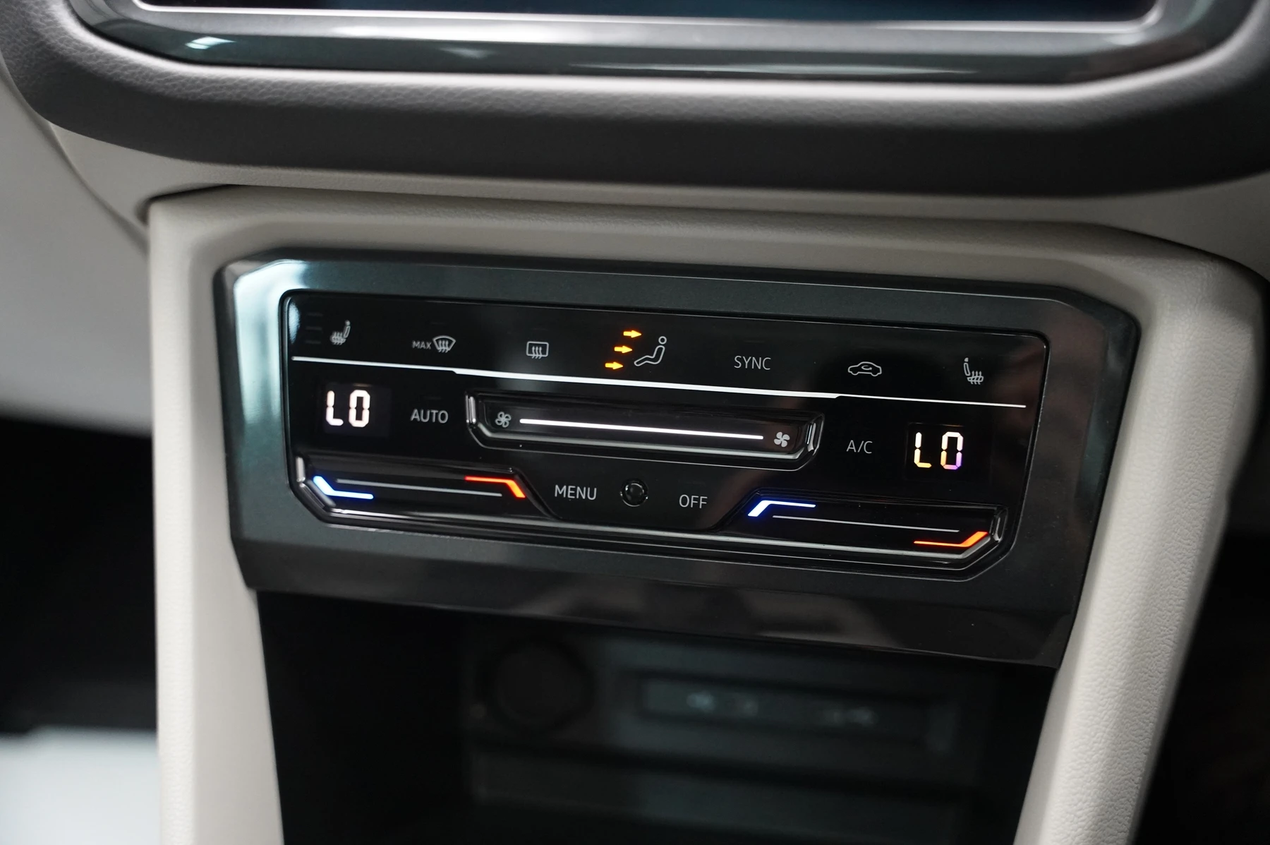 Volkswagen-Tiguan-image-23