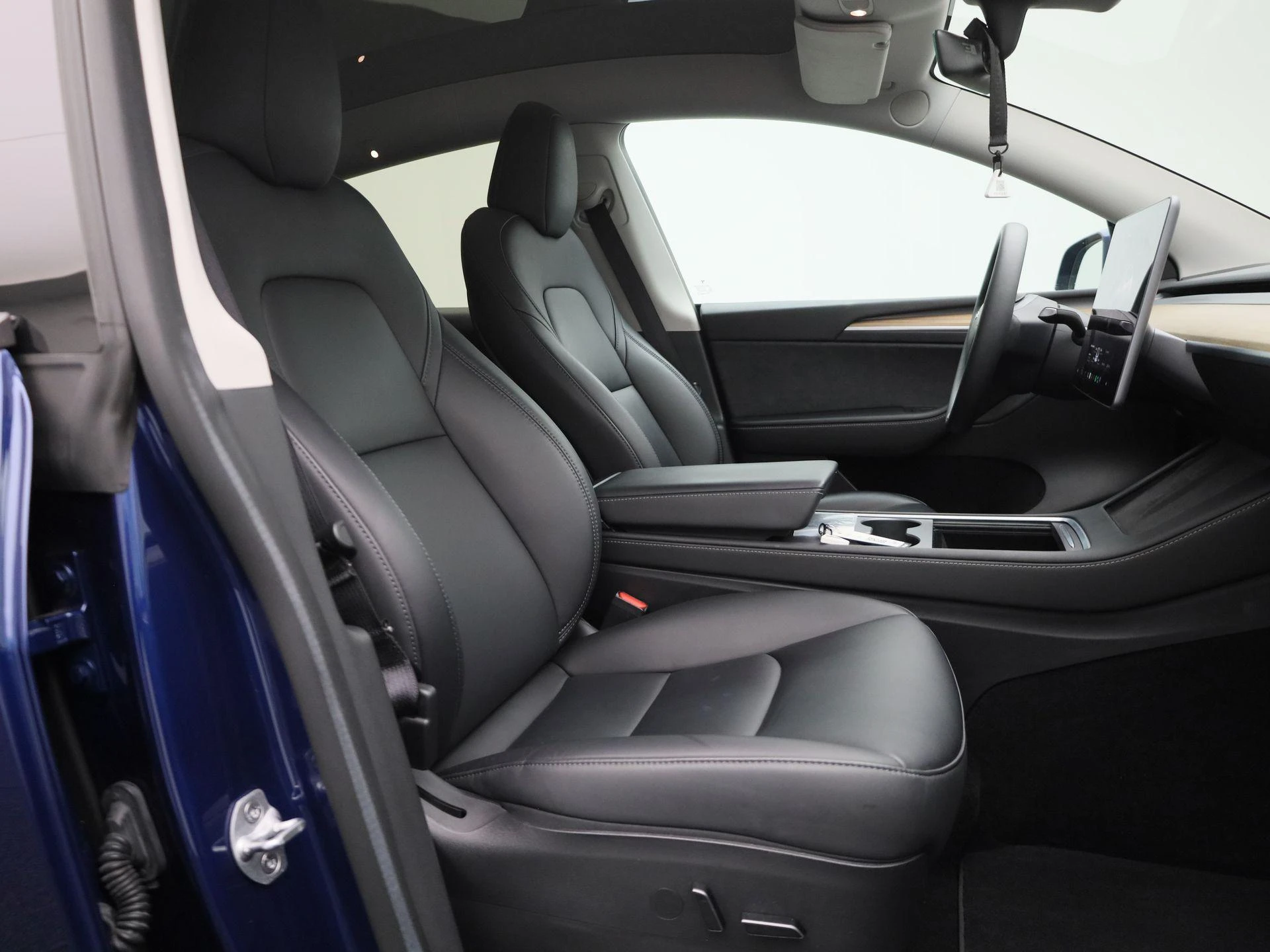 Tesla-Model Y-image-35