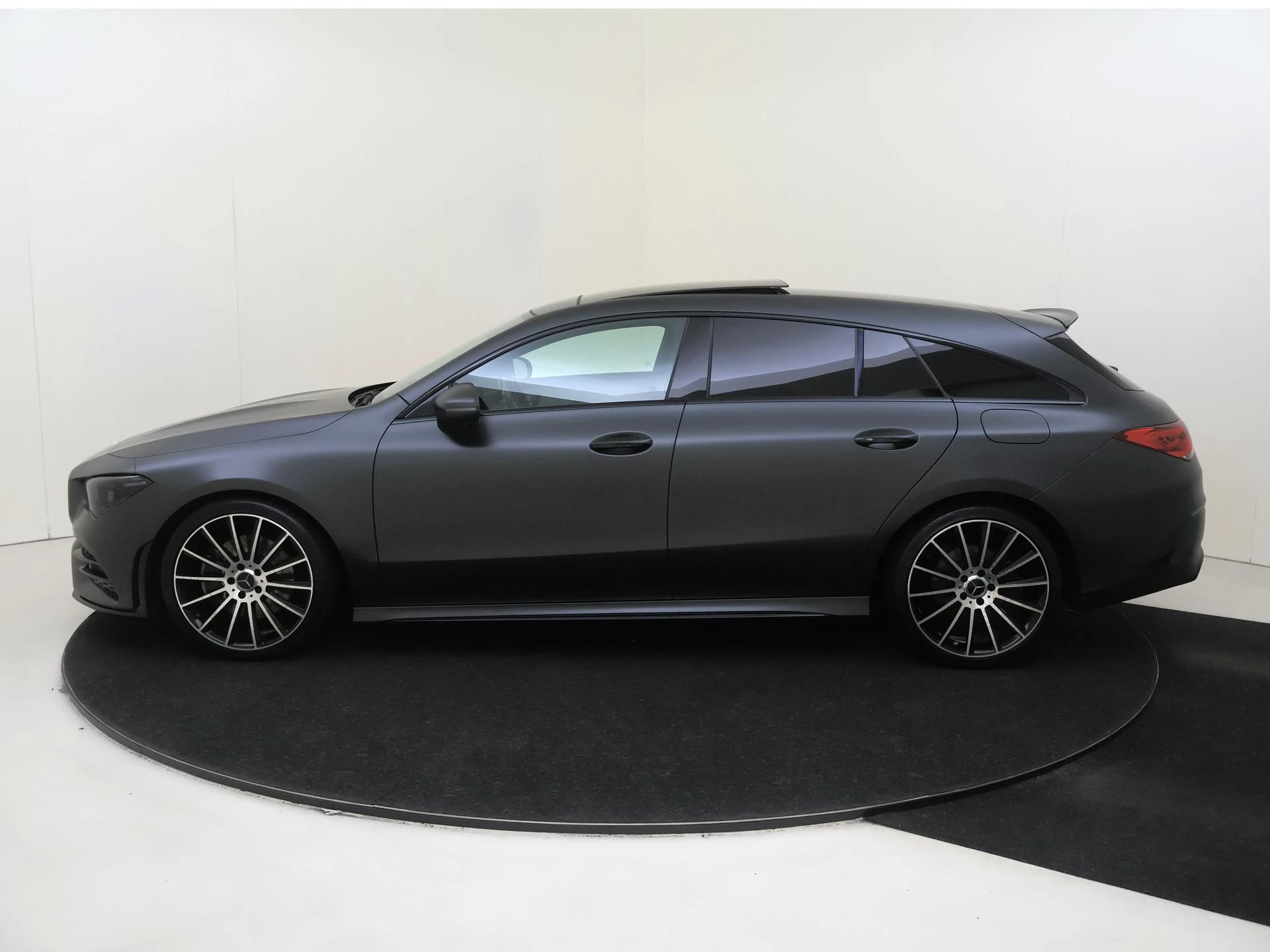 Mercedes-Benz-CLA-image-8