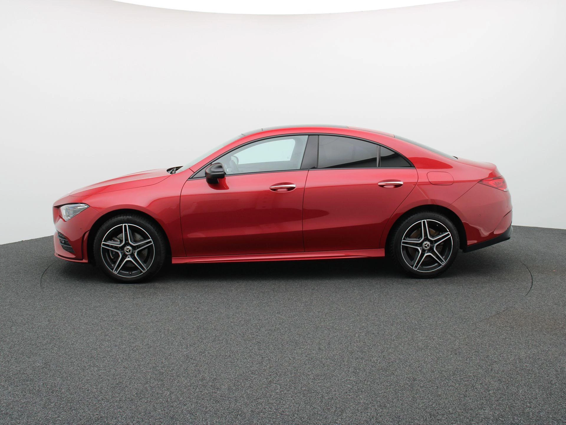 Mercedes-Benz CLA 250 e AMG Line + LEDER + CARPLAY + PANO DAK + HEAD UP + MULTIBEAM