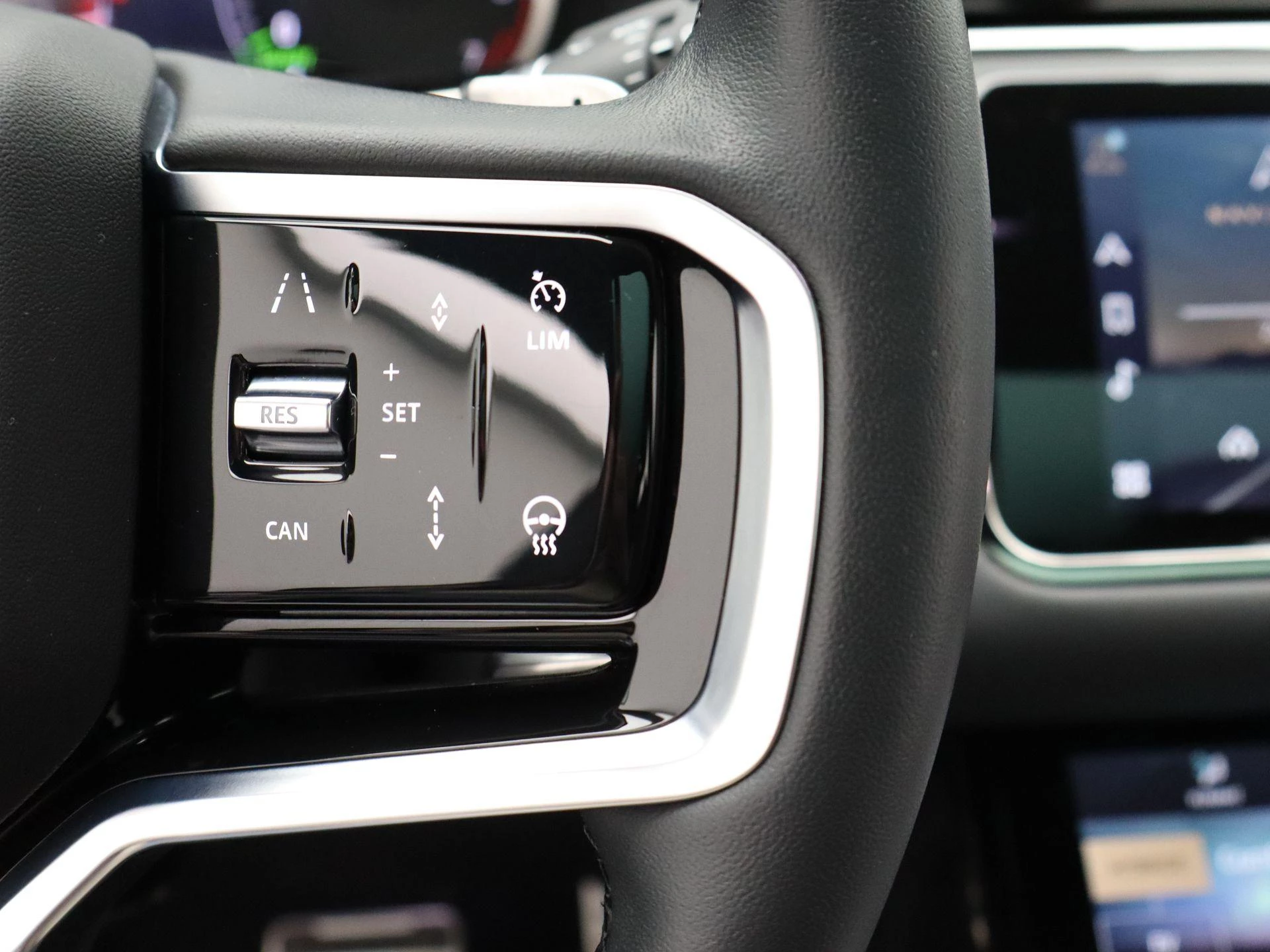 Land Rover-Range Rover Evoque-image-22