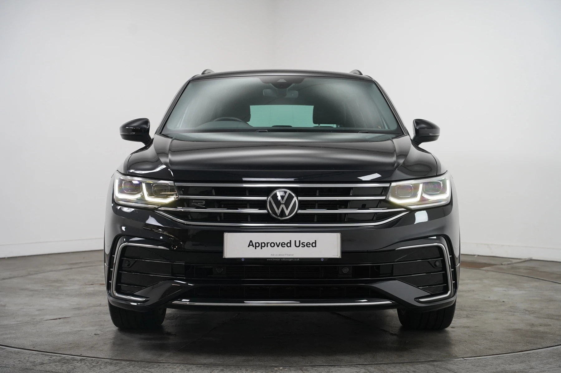 Volkswagen-Tiguan-image-6
