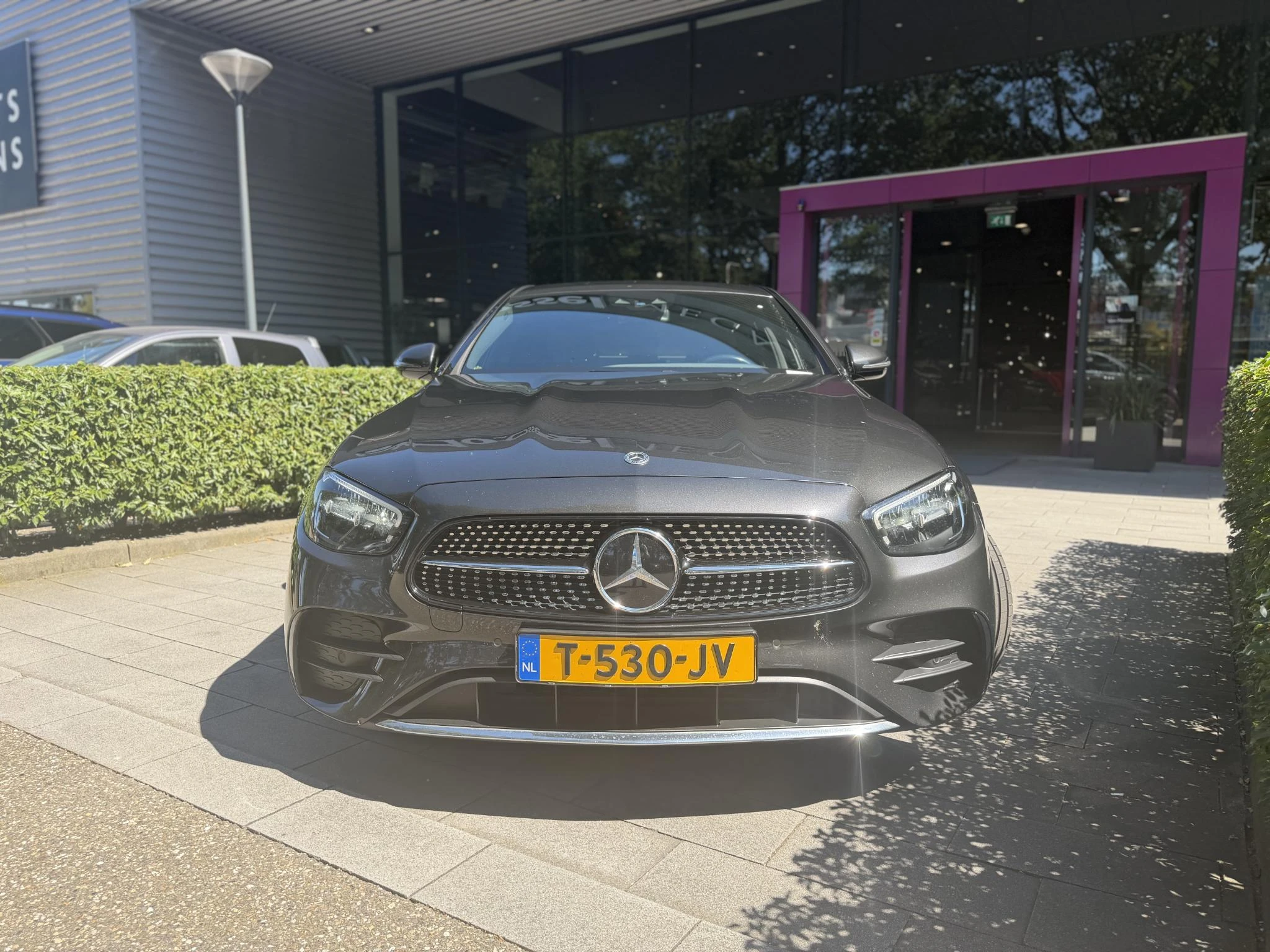 Mercedes-Benz-E-Klasse-image-3