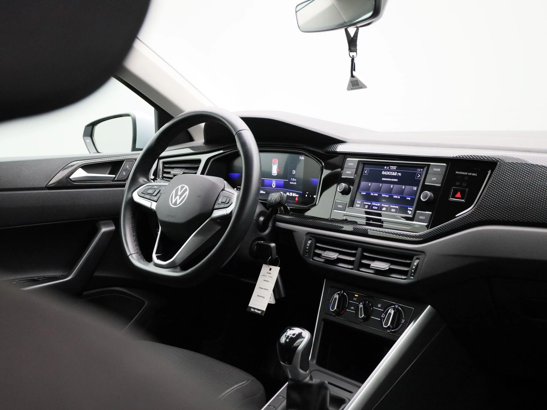 Volkswagen-Polo-image-27