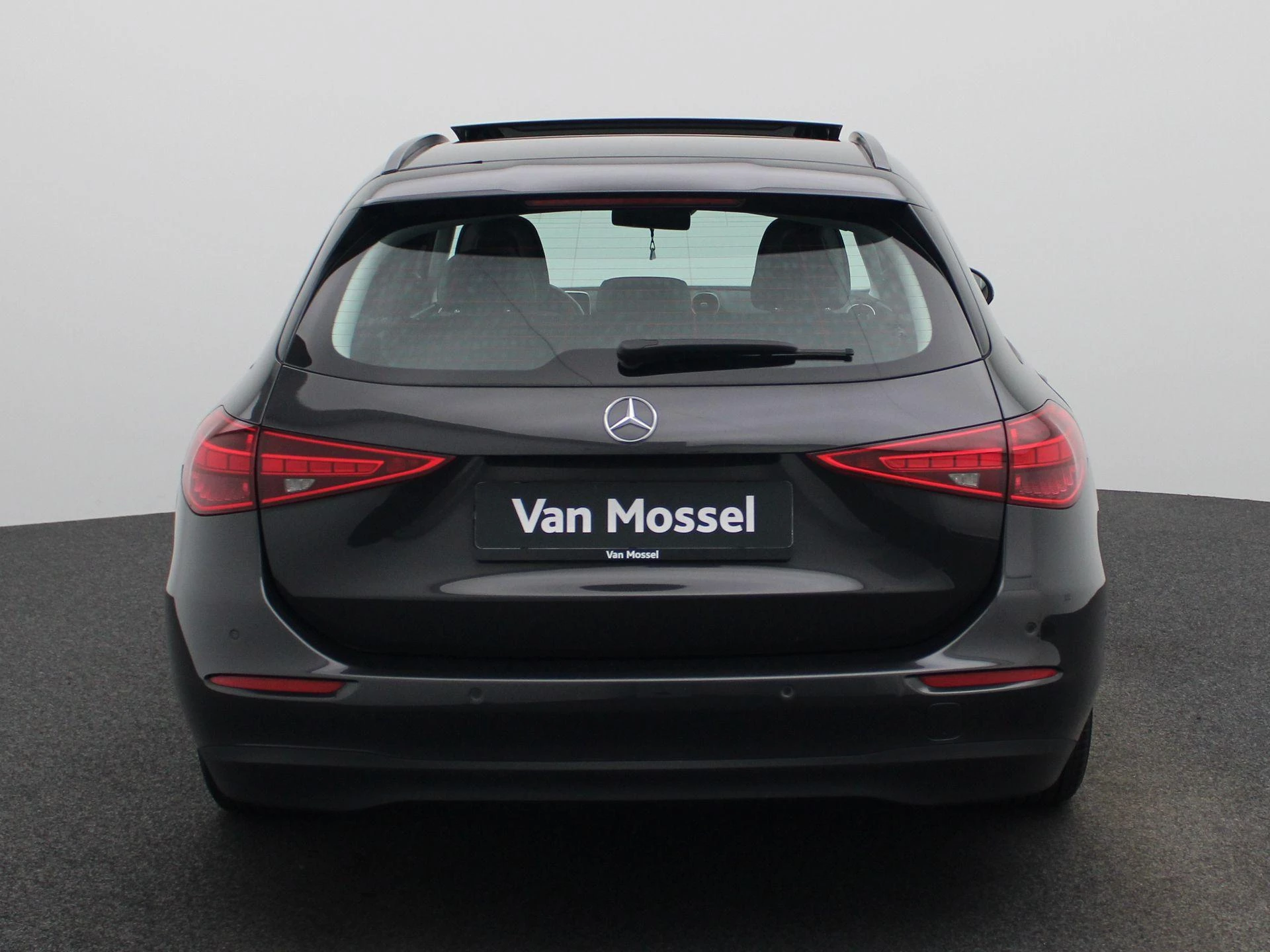 Mercedes-Benz-C-Klasse-image-4