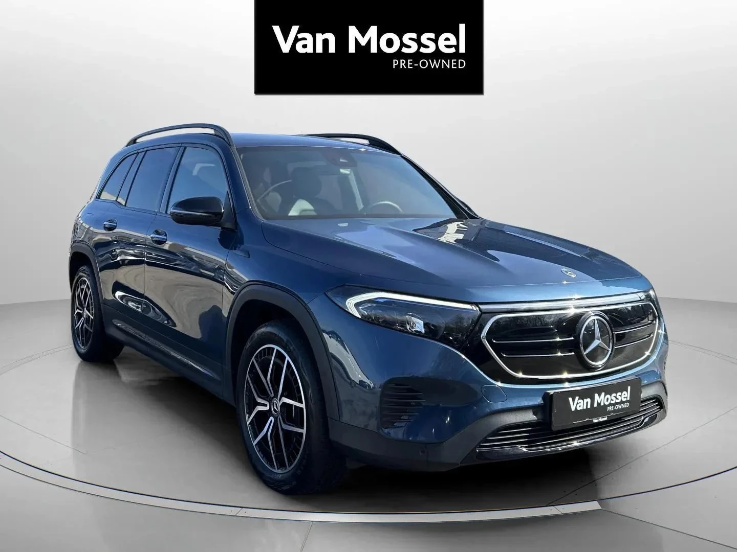 Mercedes-Benz-EQB-image-3