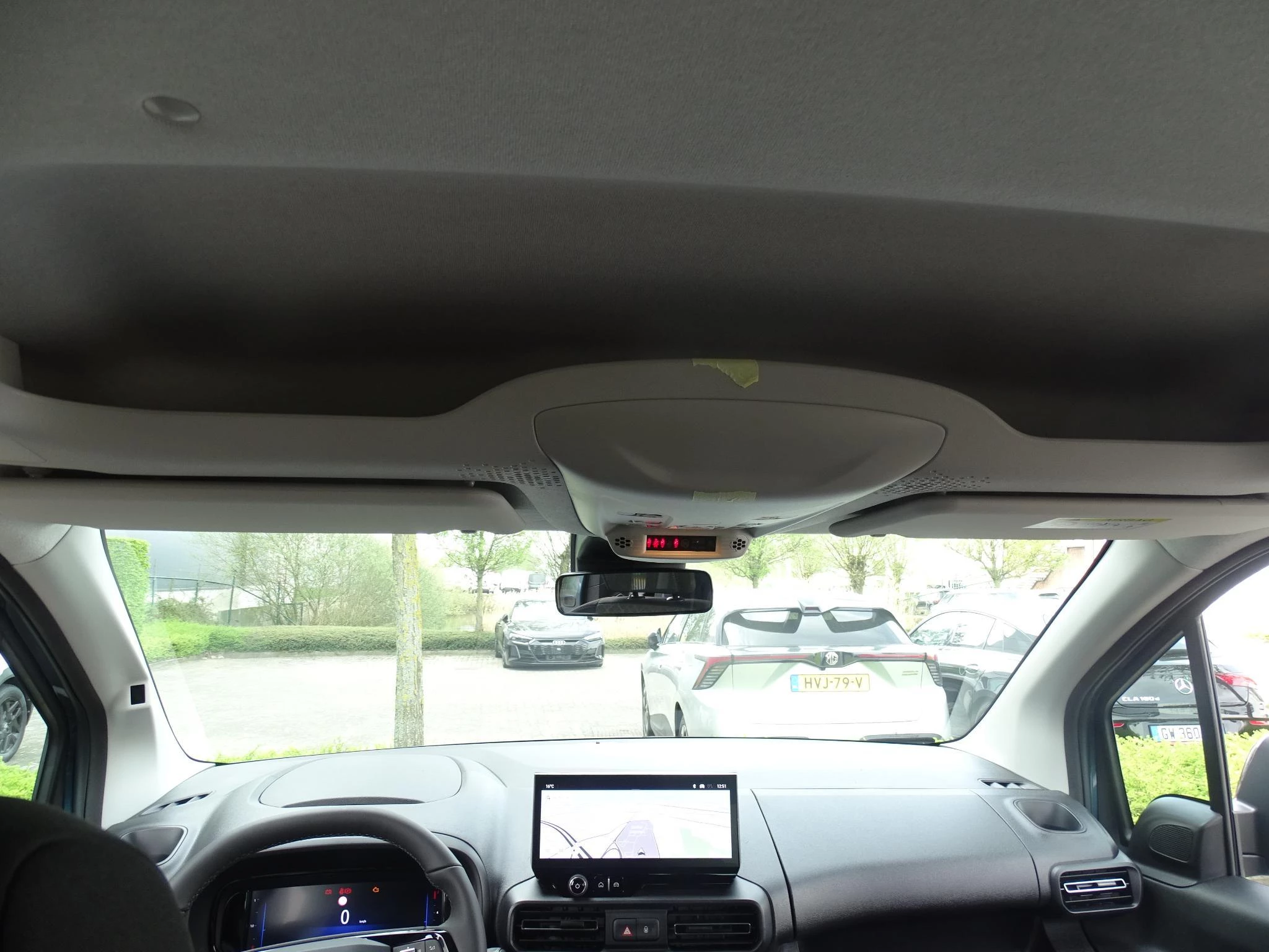 Opel Combo Life 1.2T Edition+gps+camera+park pilot achteraan