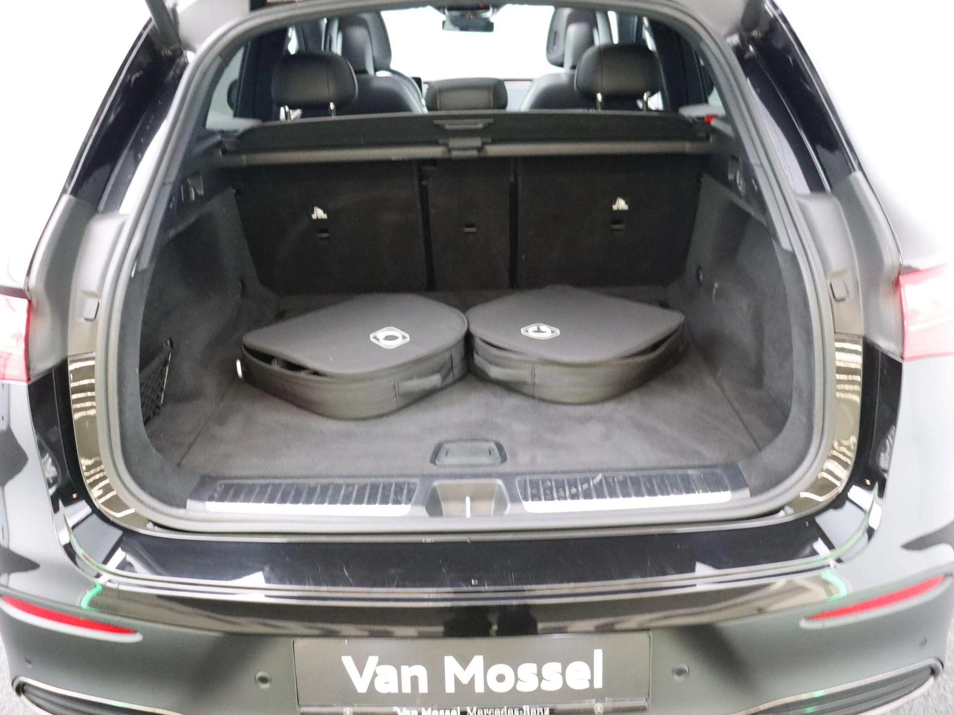 Mercedes-Benz-EQE-image-28