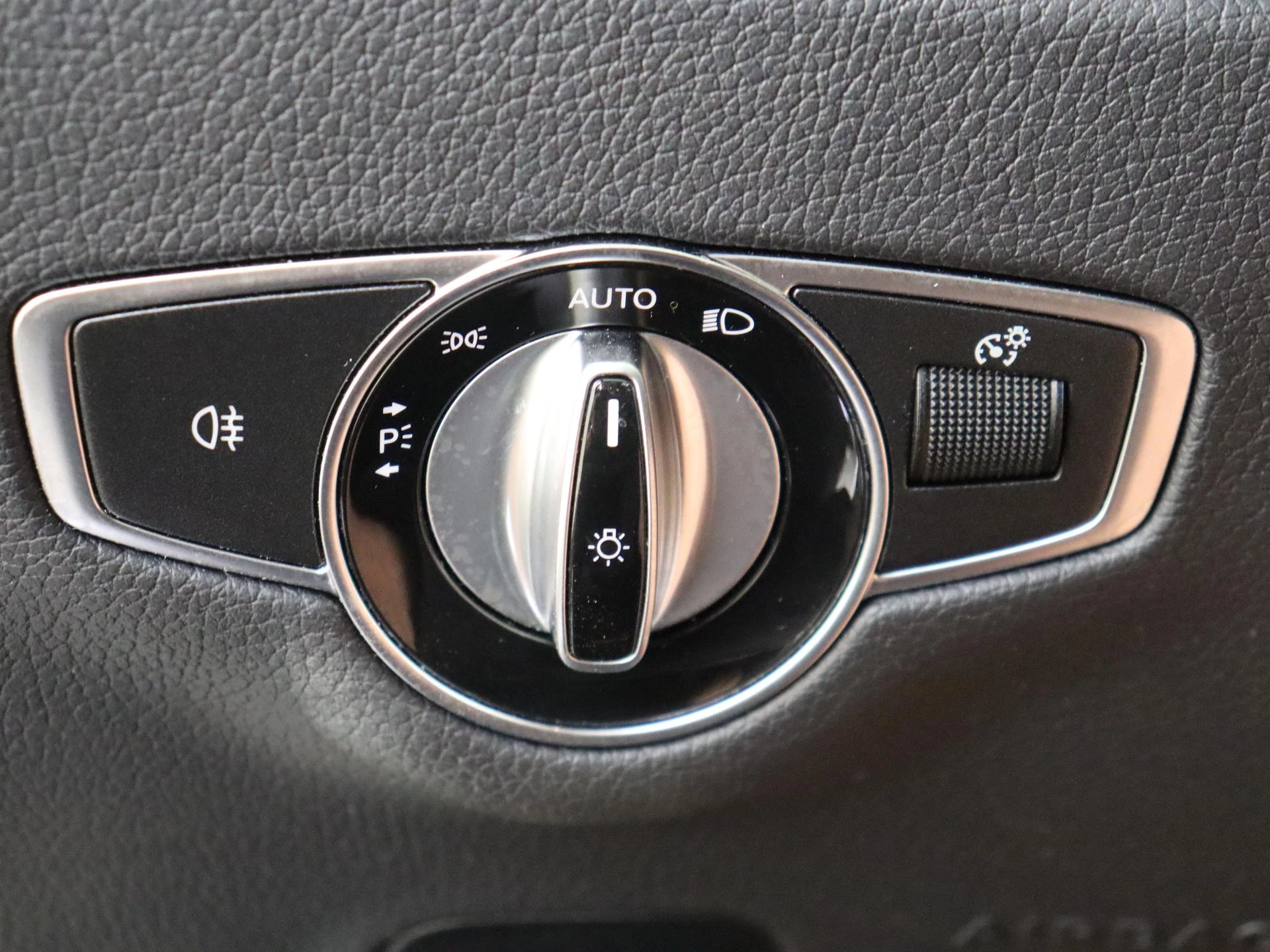 Mercedes-Benz-E-Klasse-image-33