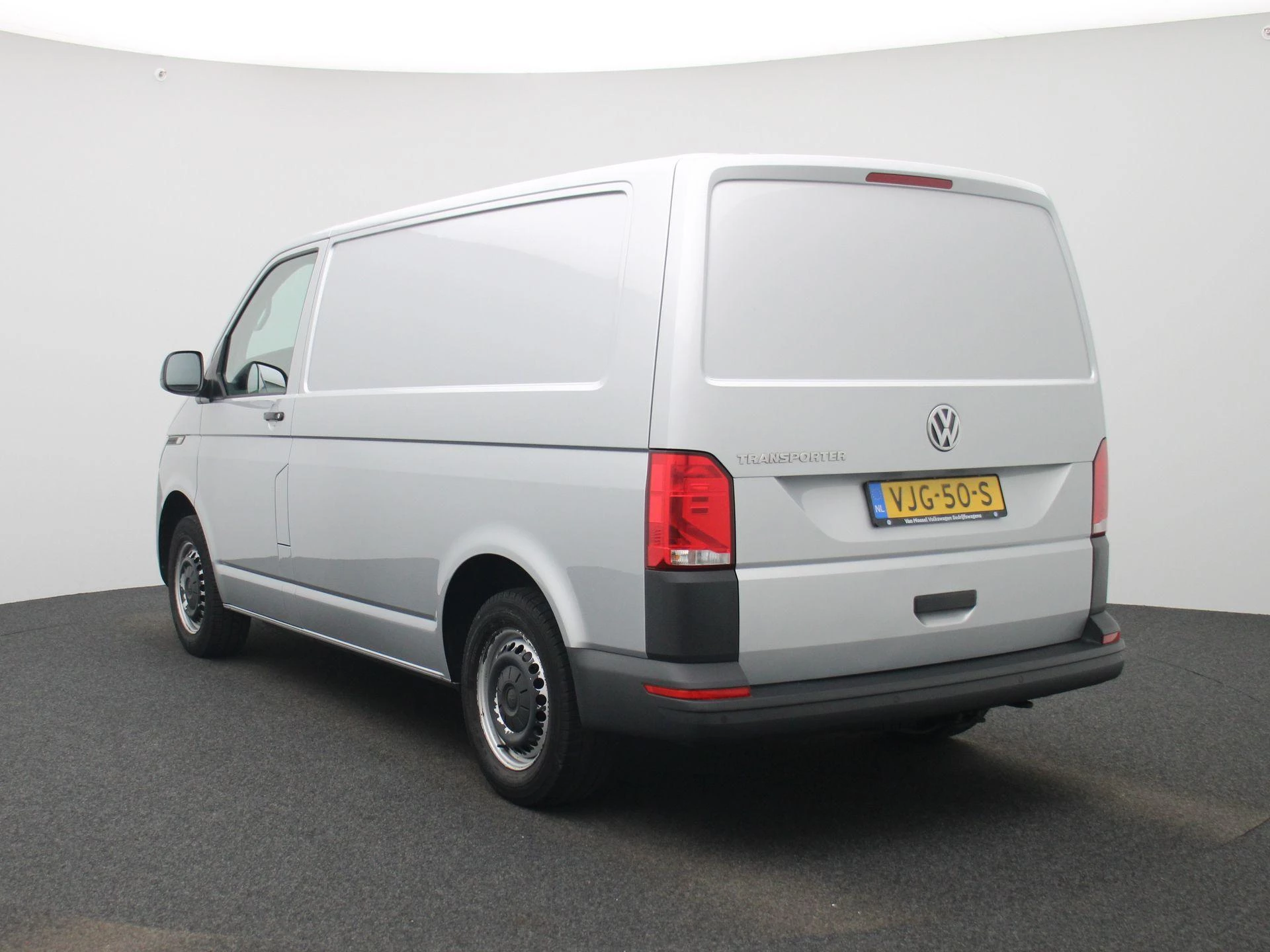 Volkswagen-Transporter-image-1