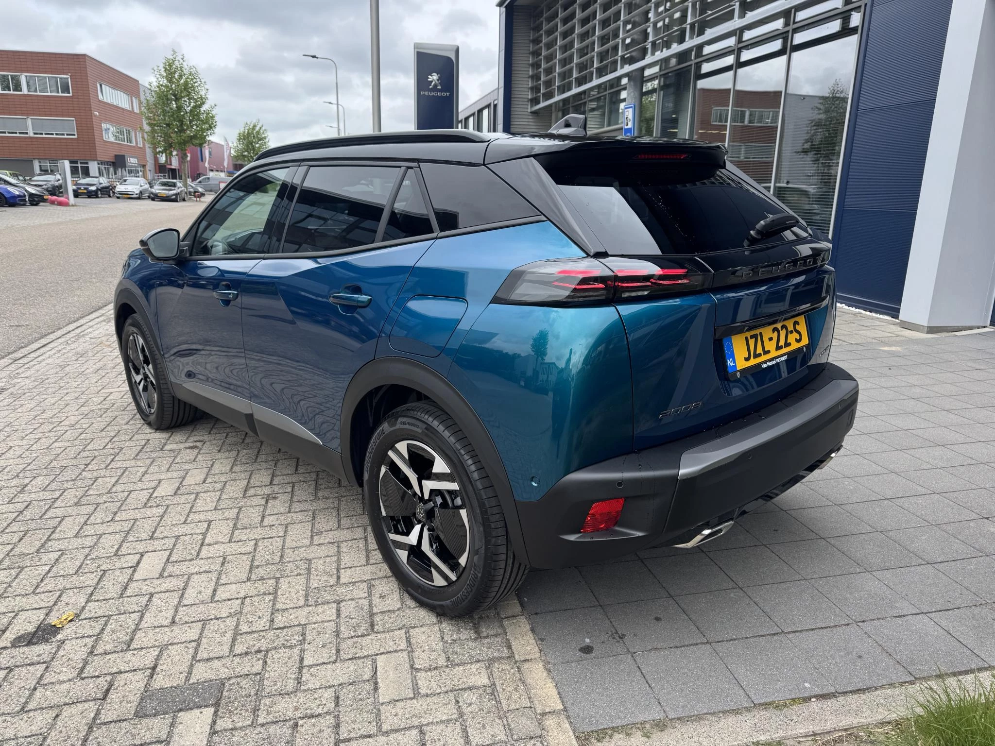 Peugeot 2008 Hybrid 145 GT