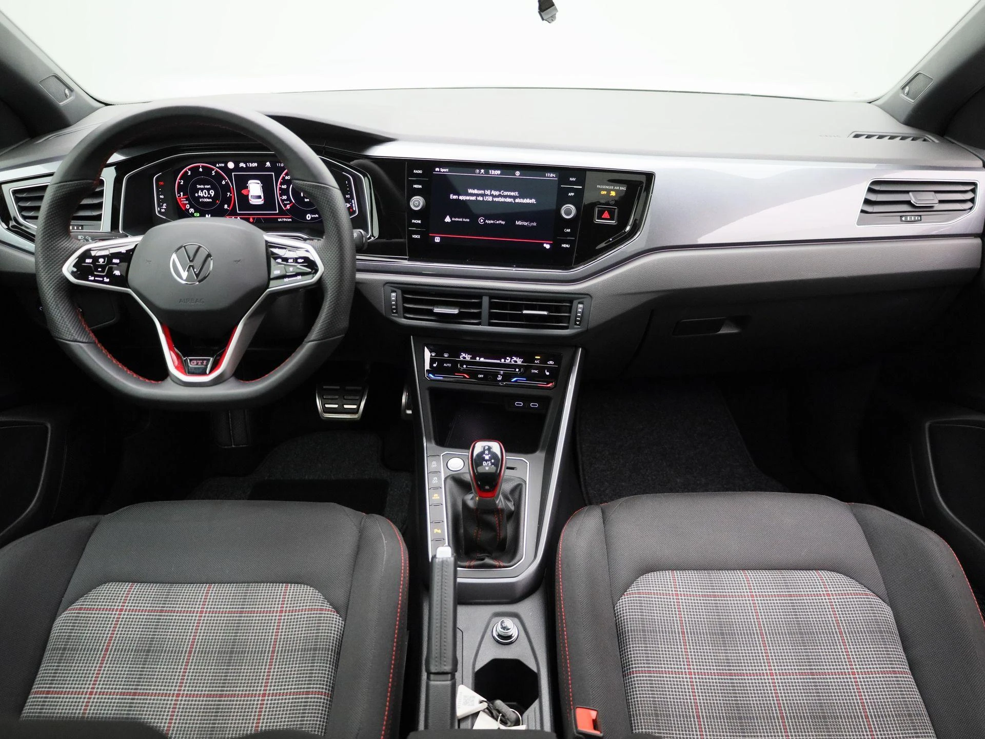 Volkswagen-Polo-image-7