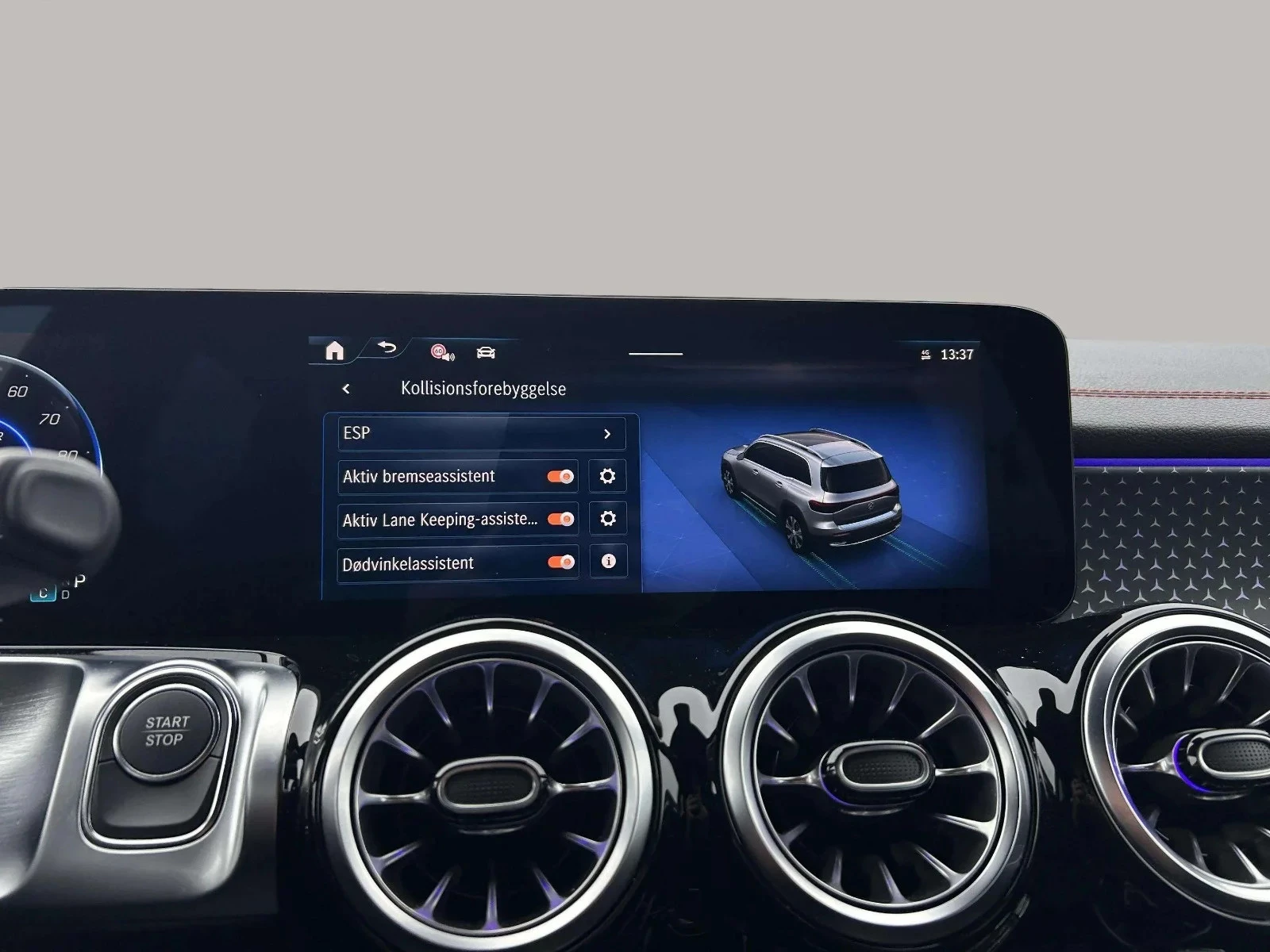 Mercedes-Benz-EQB-image-19