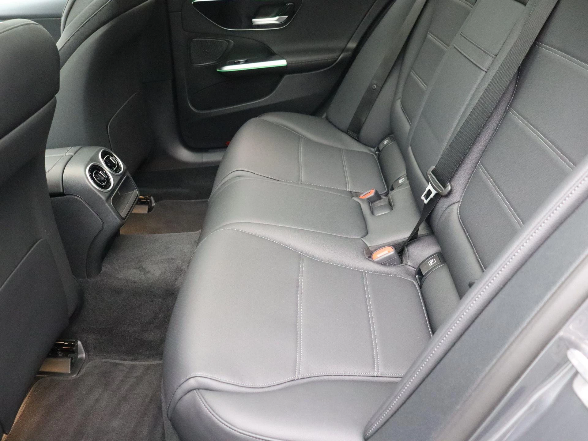 Mercedes-Benz C-Klasse 200 Luxury Line + PANORAMISCH DAK + LEDER +