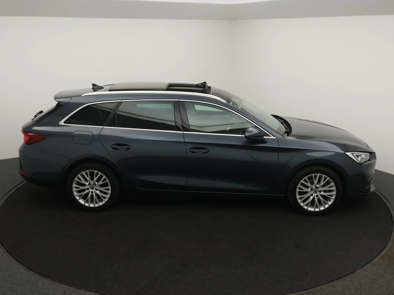 SEAT Leon ST Leon Break Xcellence 1.5TSI 150PK *PANODAK*TREKHAAK*CAMERA*PDC*ACC*NAVI*APP-CONNECT*...*
