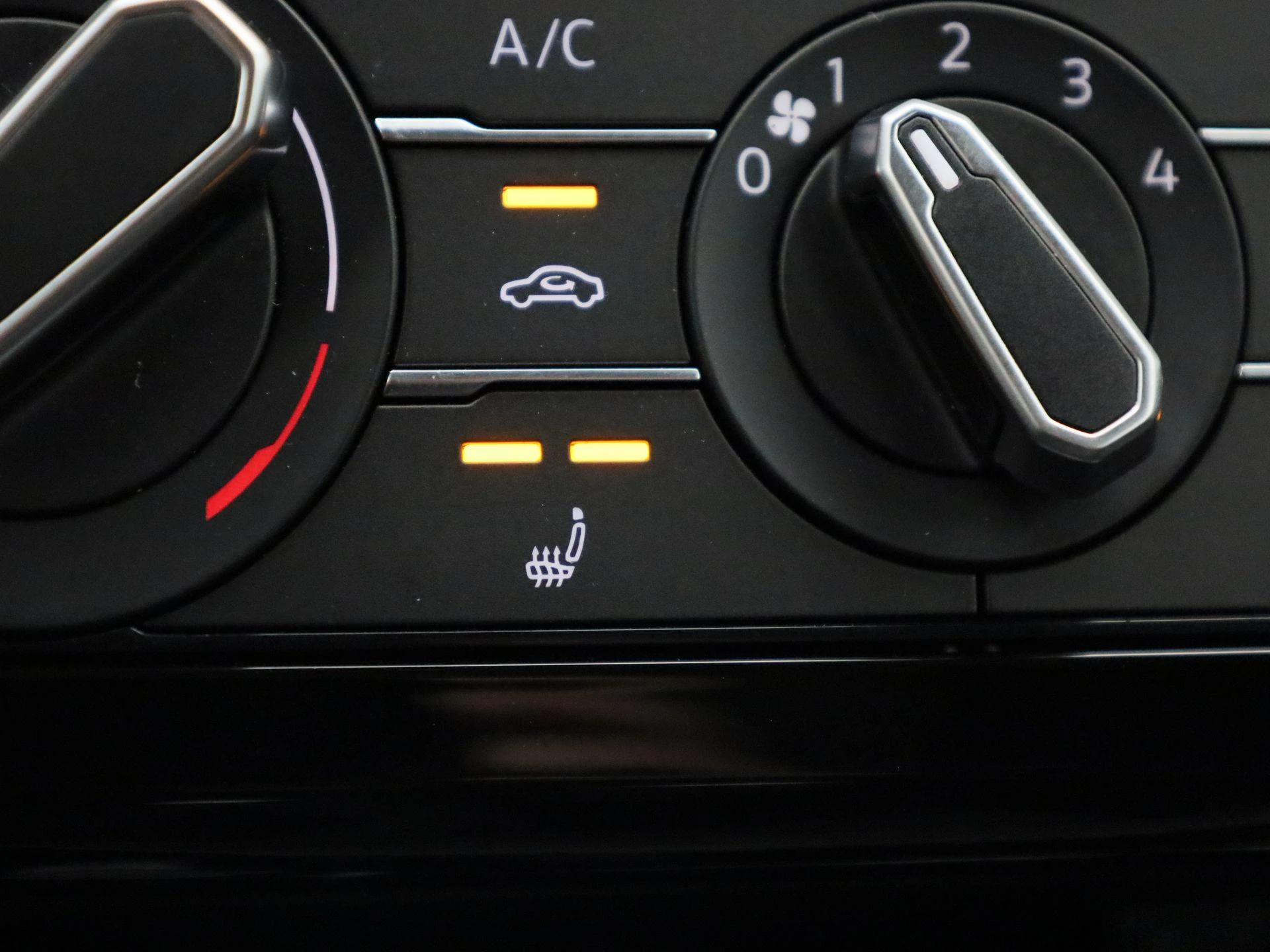 Volkswagen-T-Cross-image-17