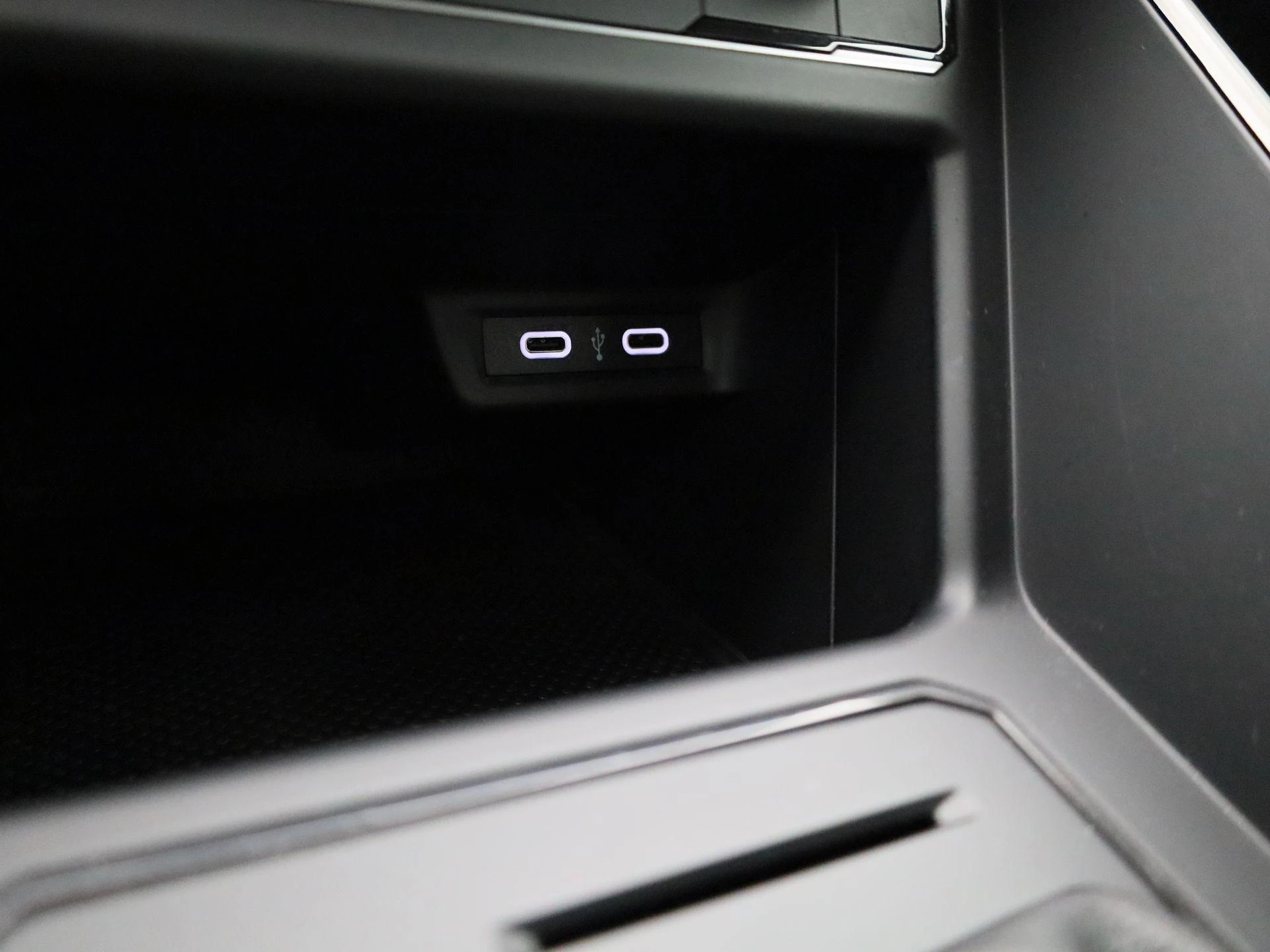 Volkswagen-Polo-image-24